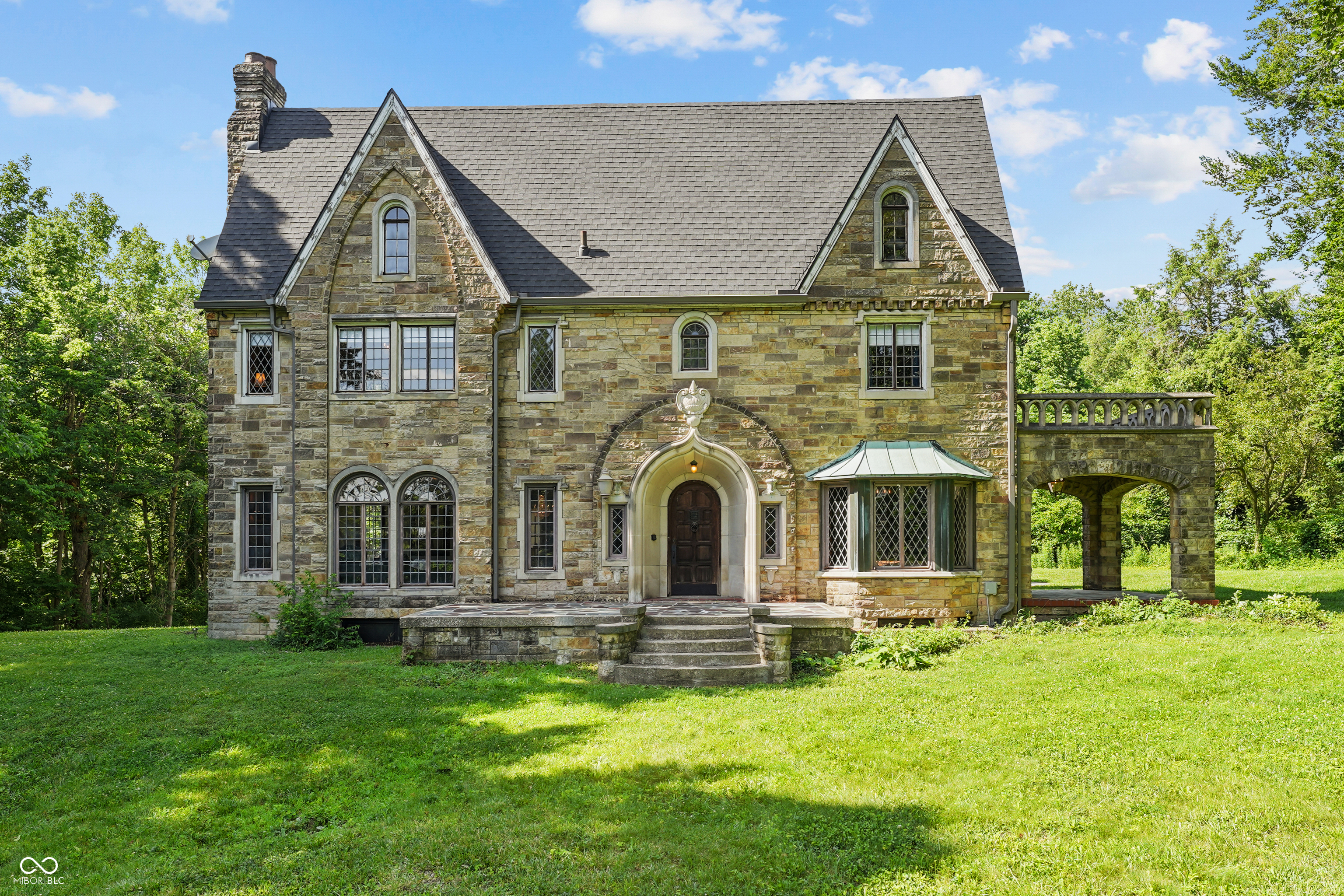 2421 W 39th Street