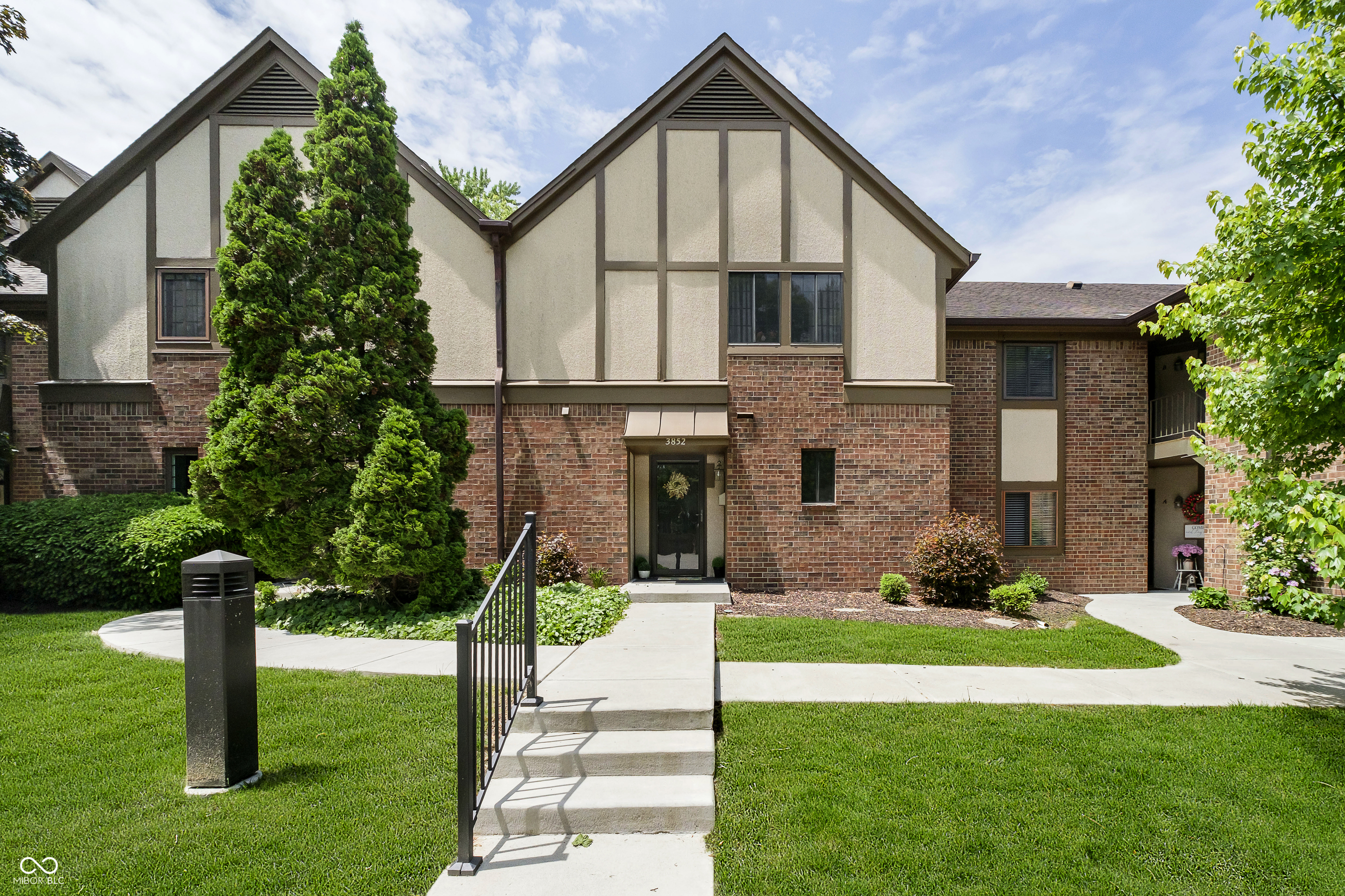 3852 Knollton Road