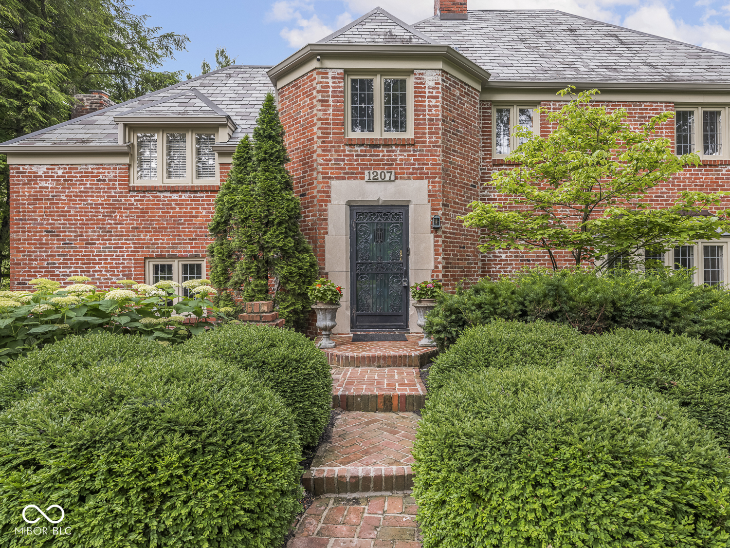 1207 Pickwick Place