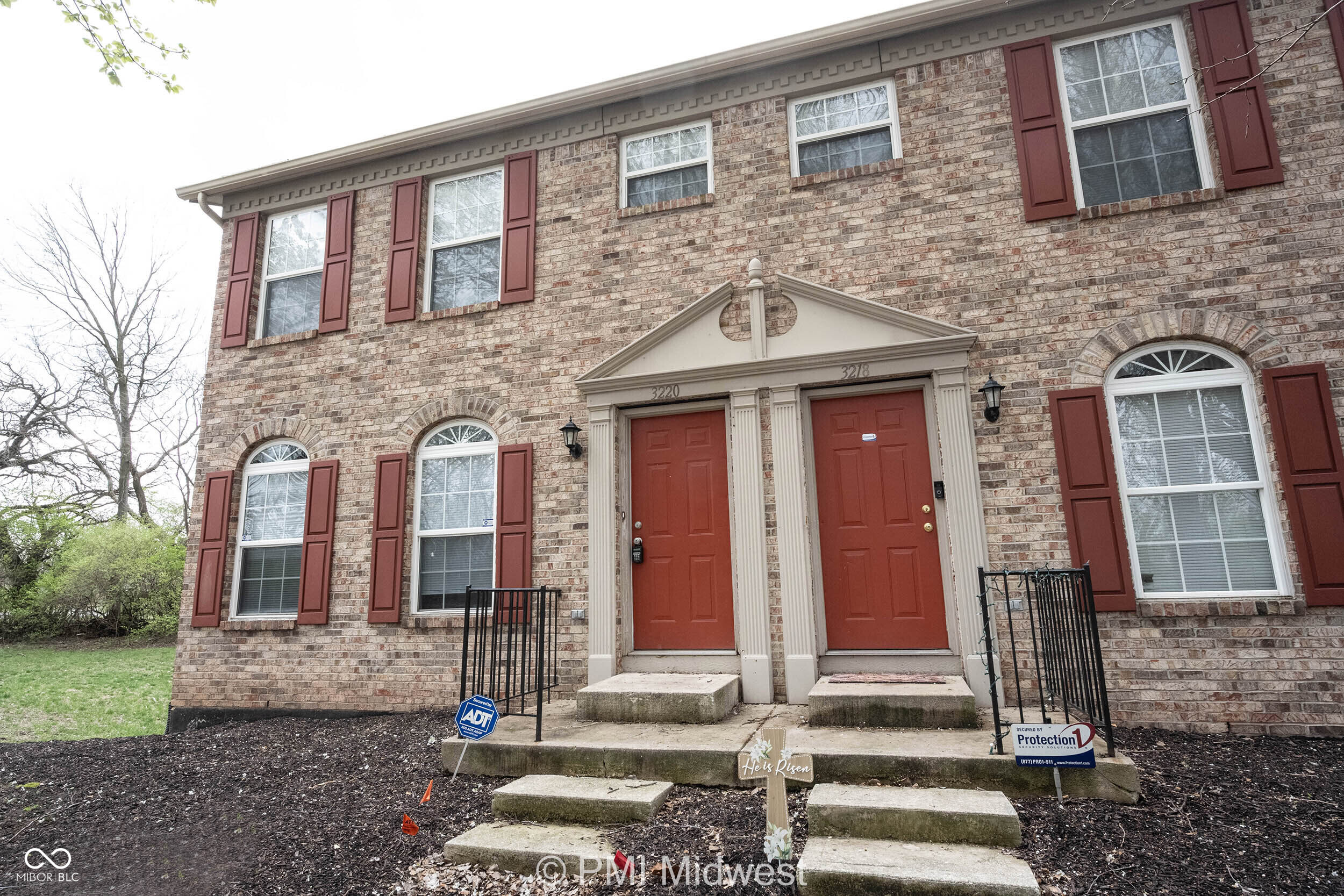 3220 River Villa Way