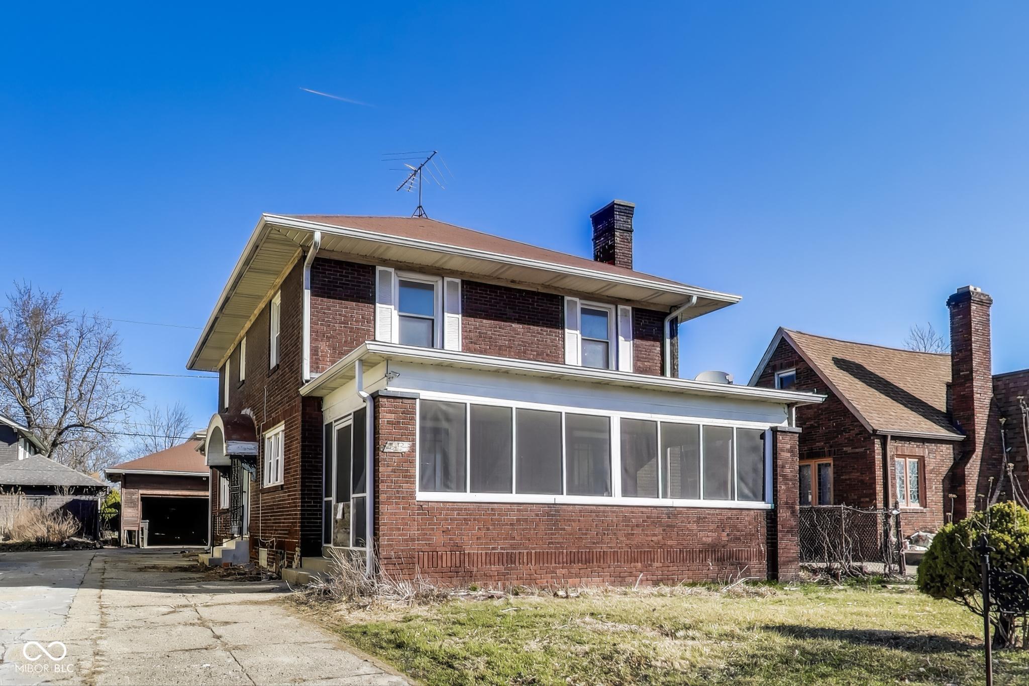 518 Central S Court