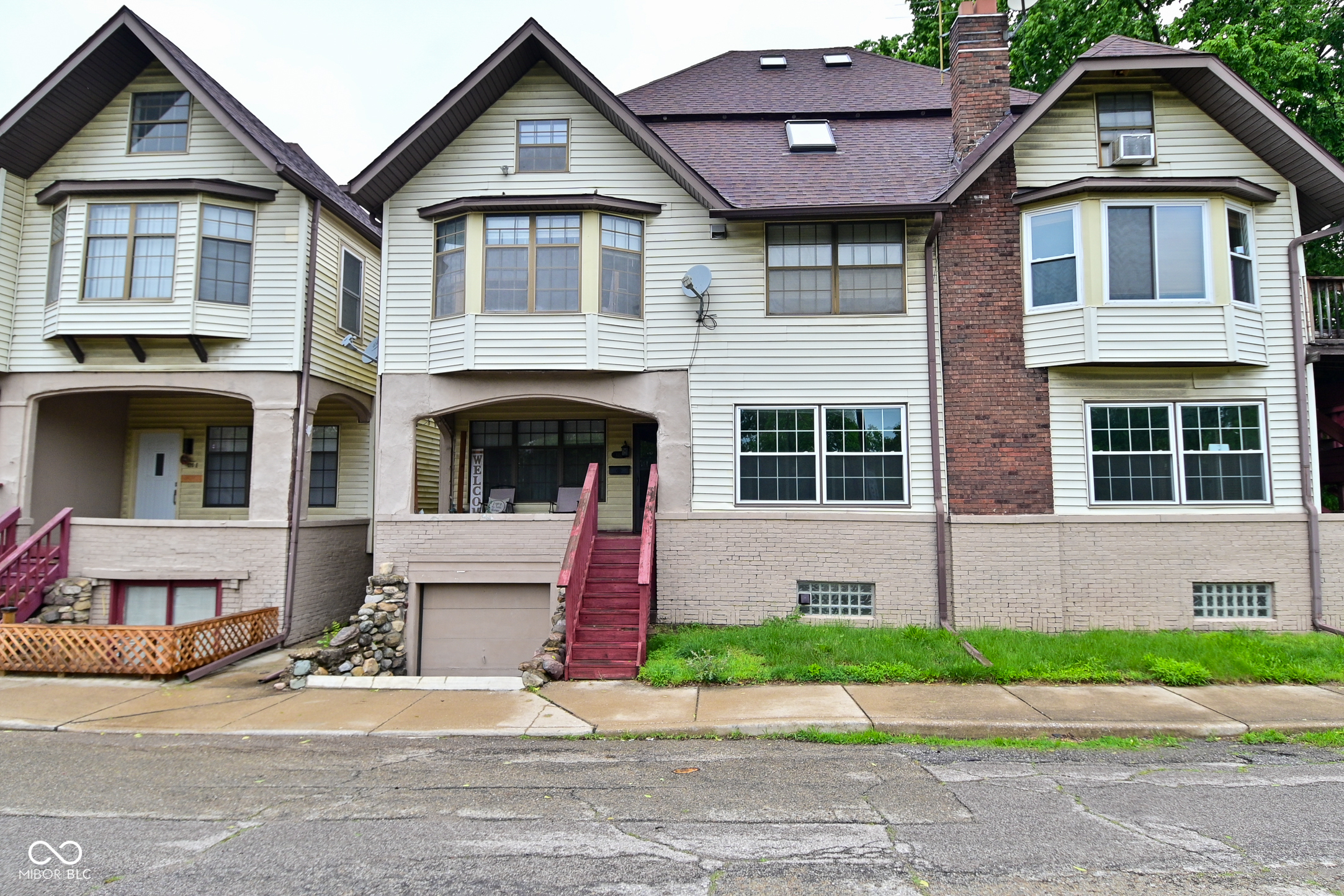 122 E 27th Street