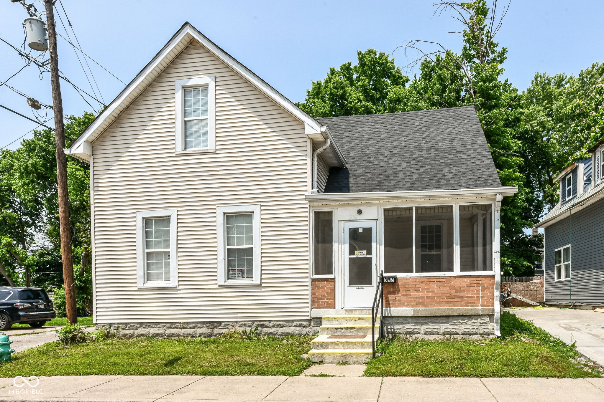 352 W 28th Street