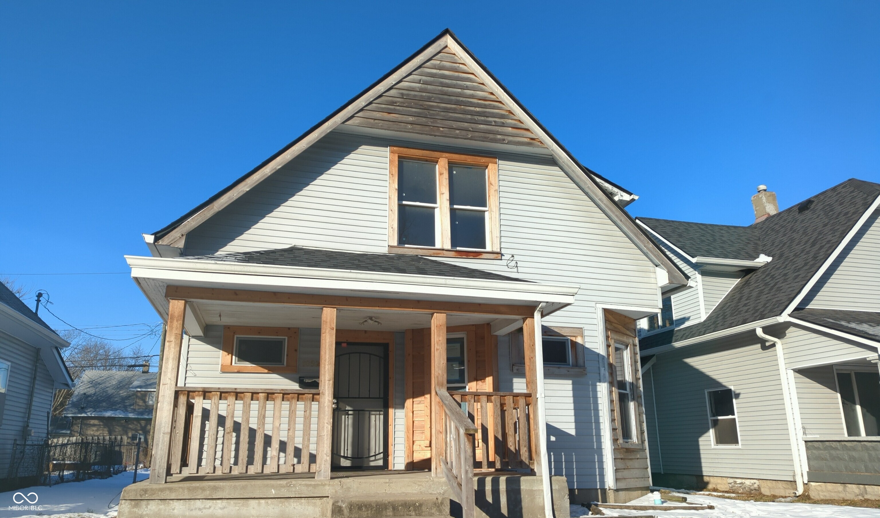 1052 N Mount Street