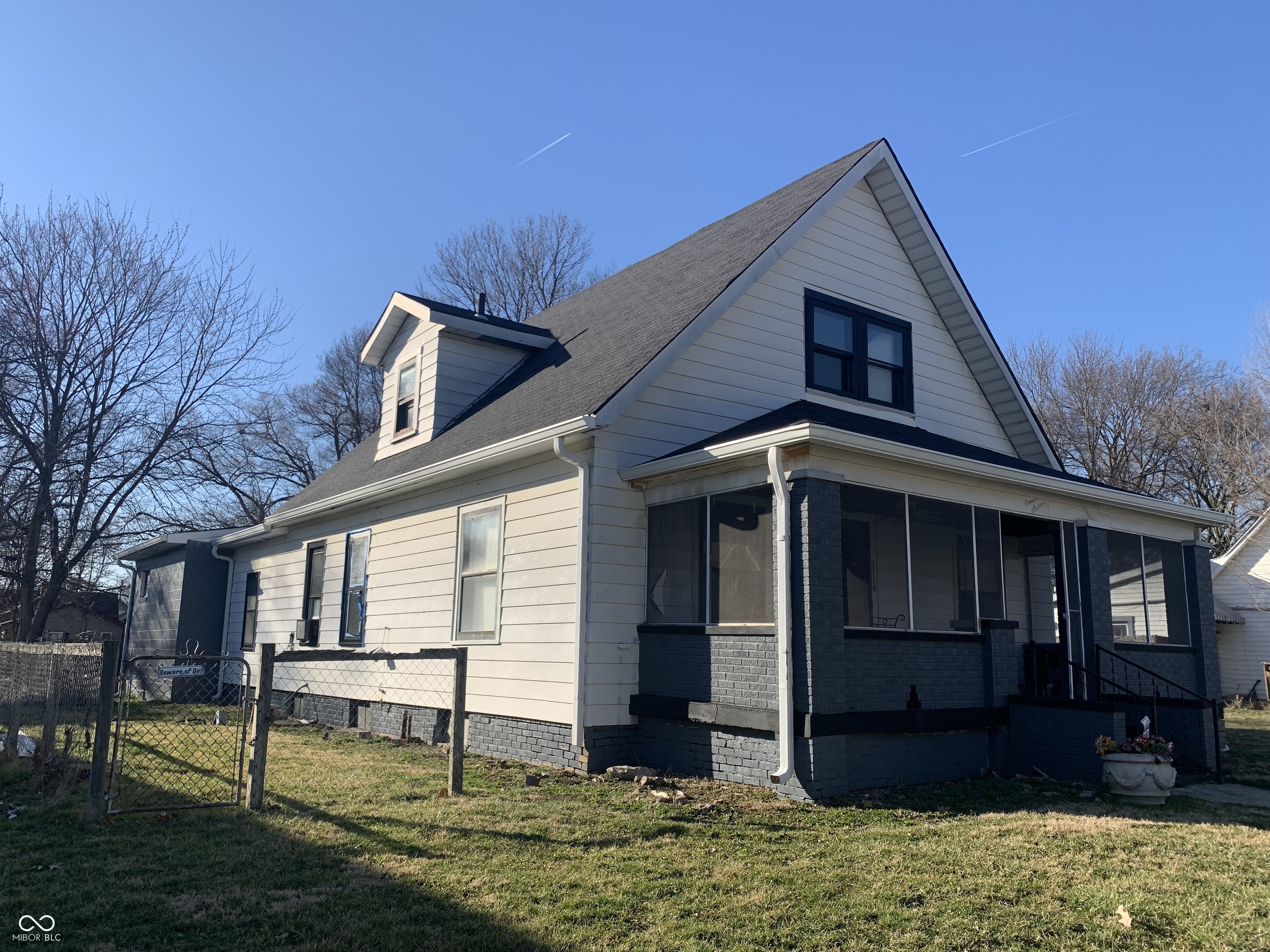 1116 N Pershing Avenue