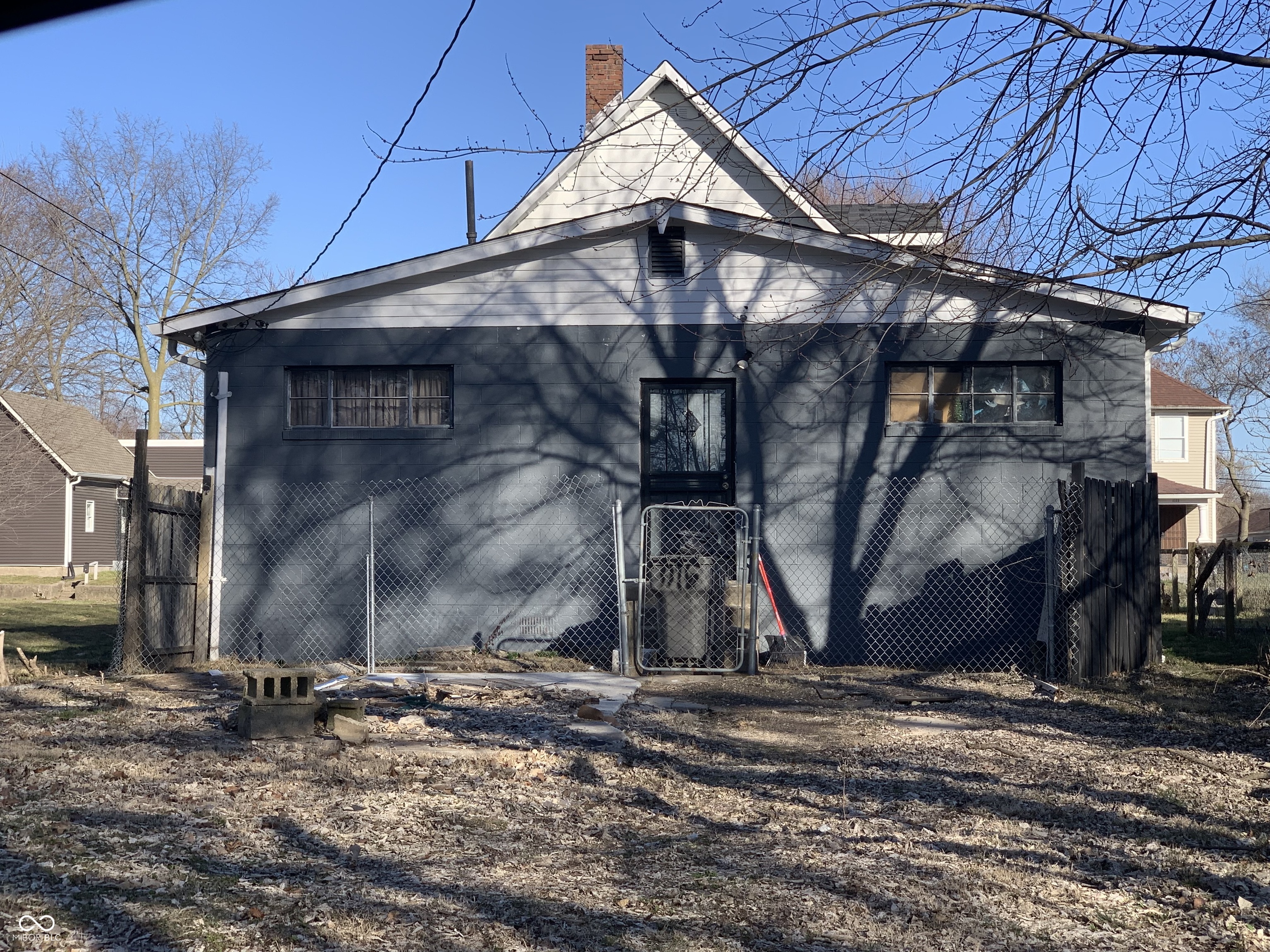 1116 N Pershing Avenue