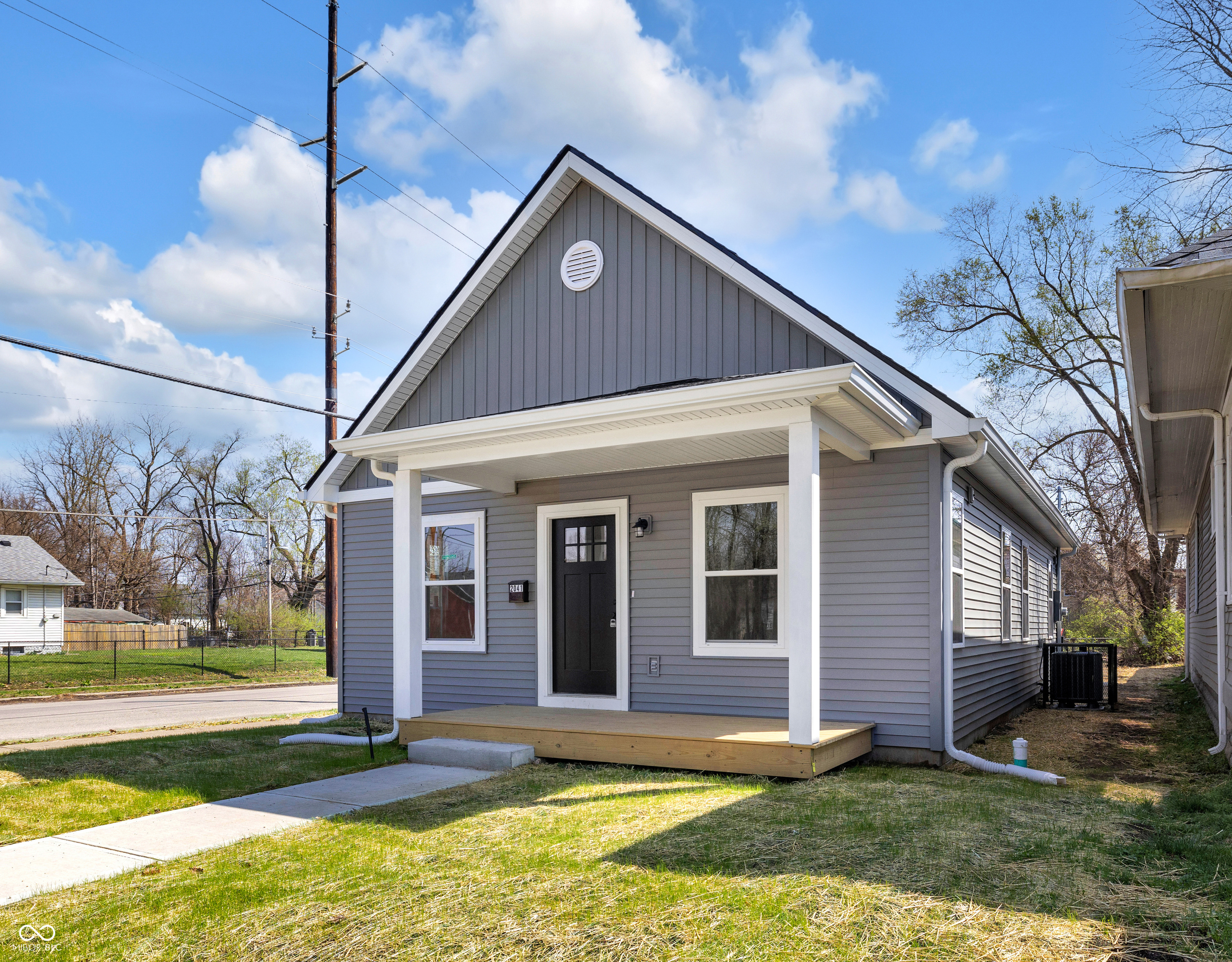 2041 N Dexter Street
