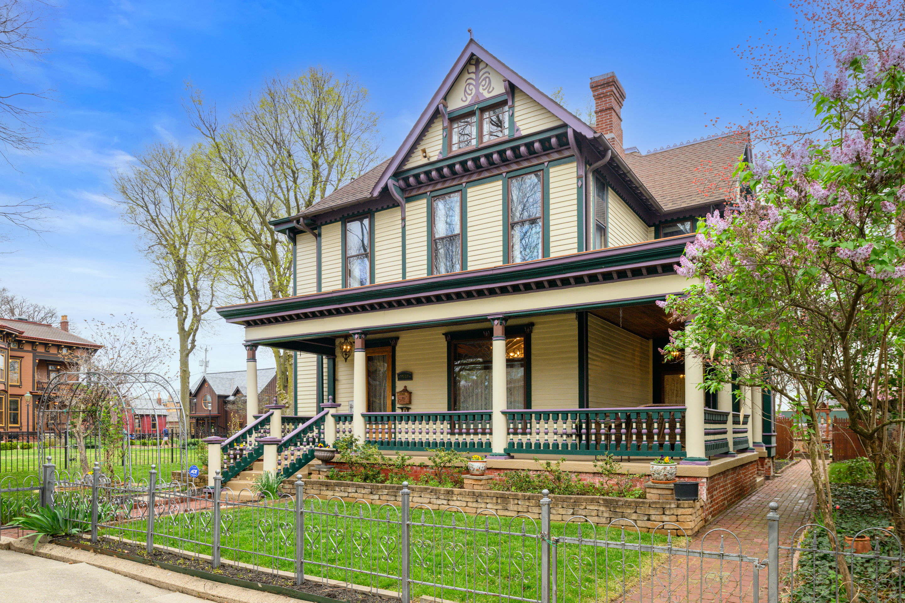 1507 Broadway Street