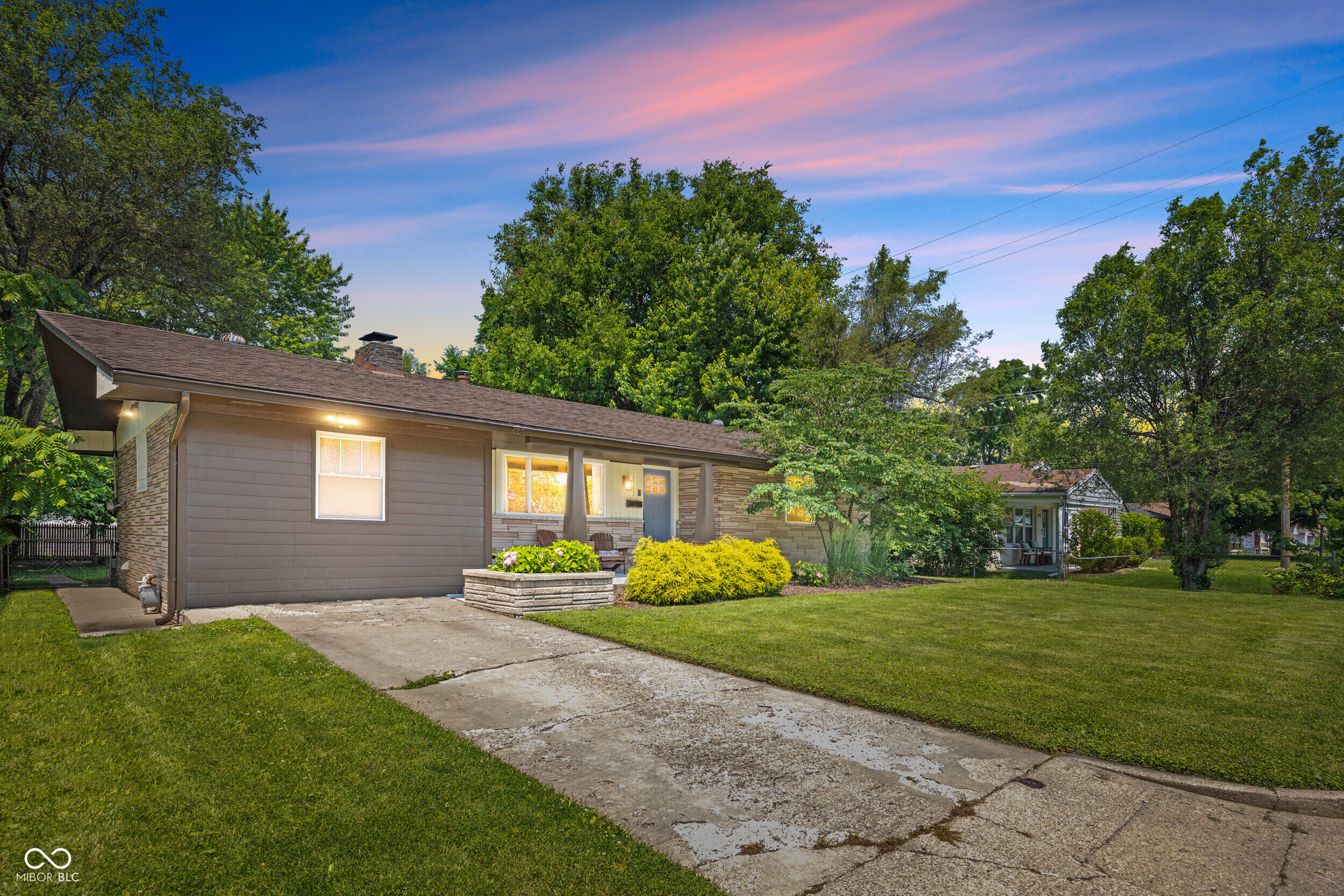 4742 Kingsley Drive