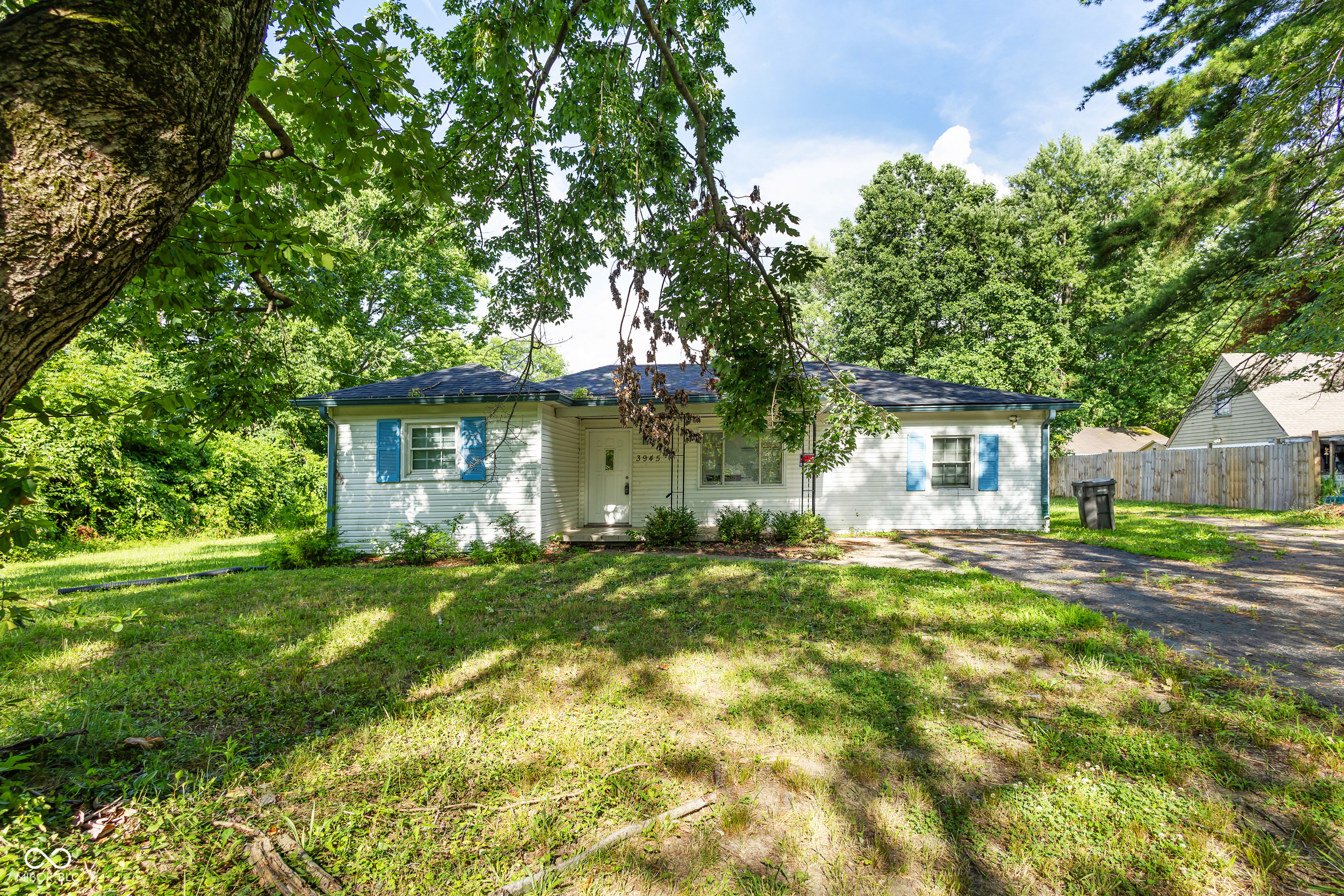3945 N Ridgeview Drive