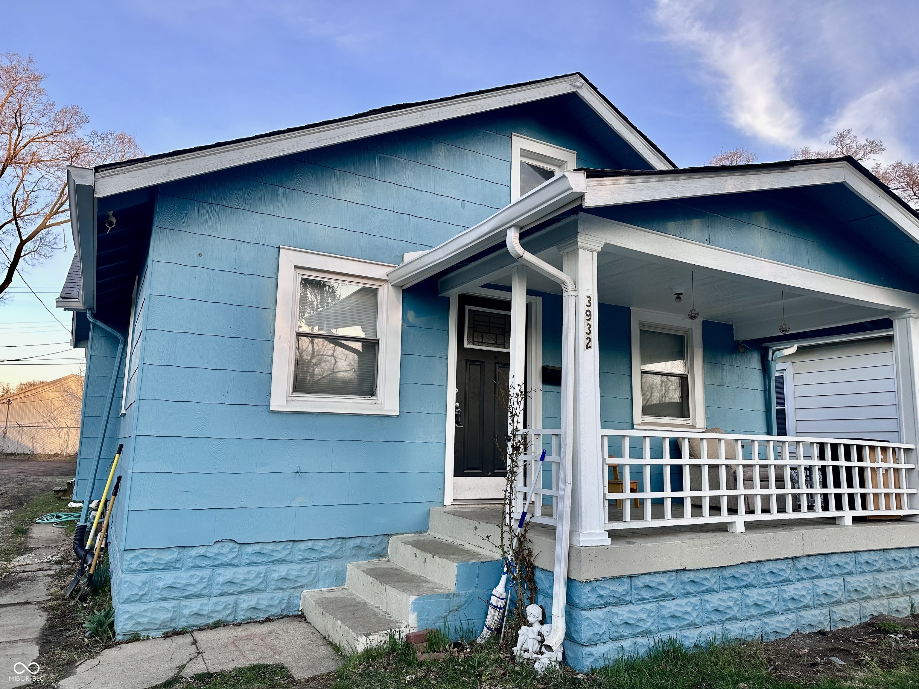 3932 Caroline Avenue