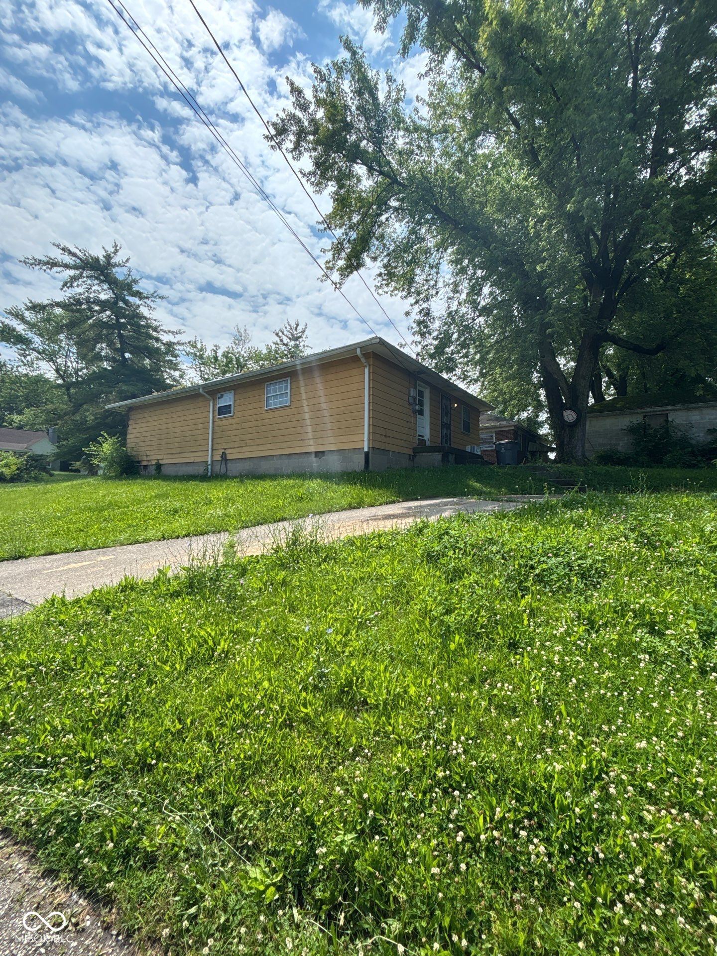 3460 N Oxford Street