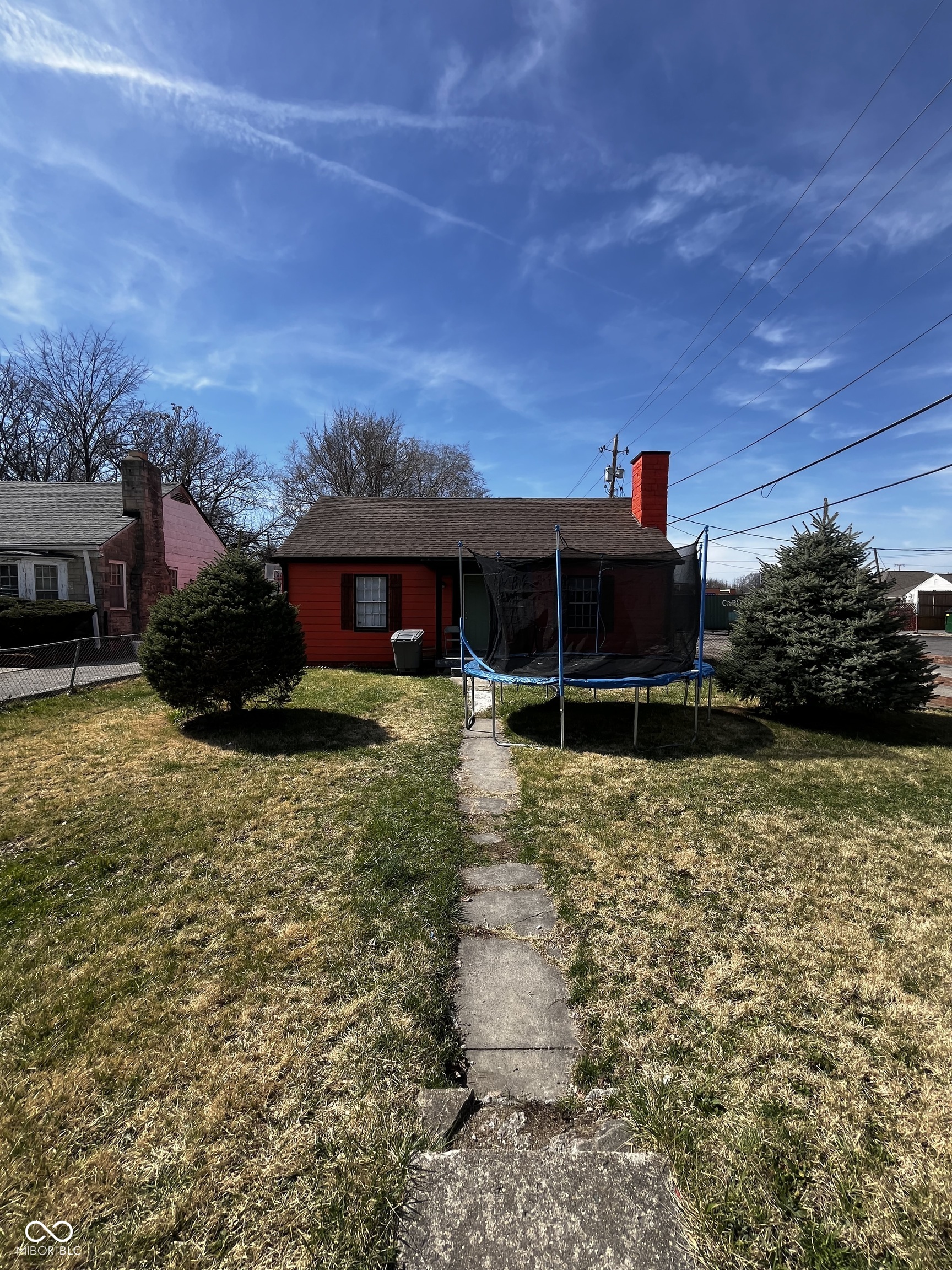 3752 N Oxford Street