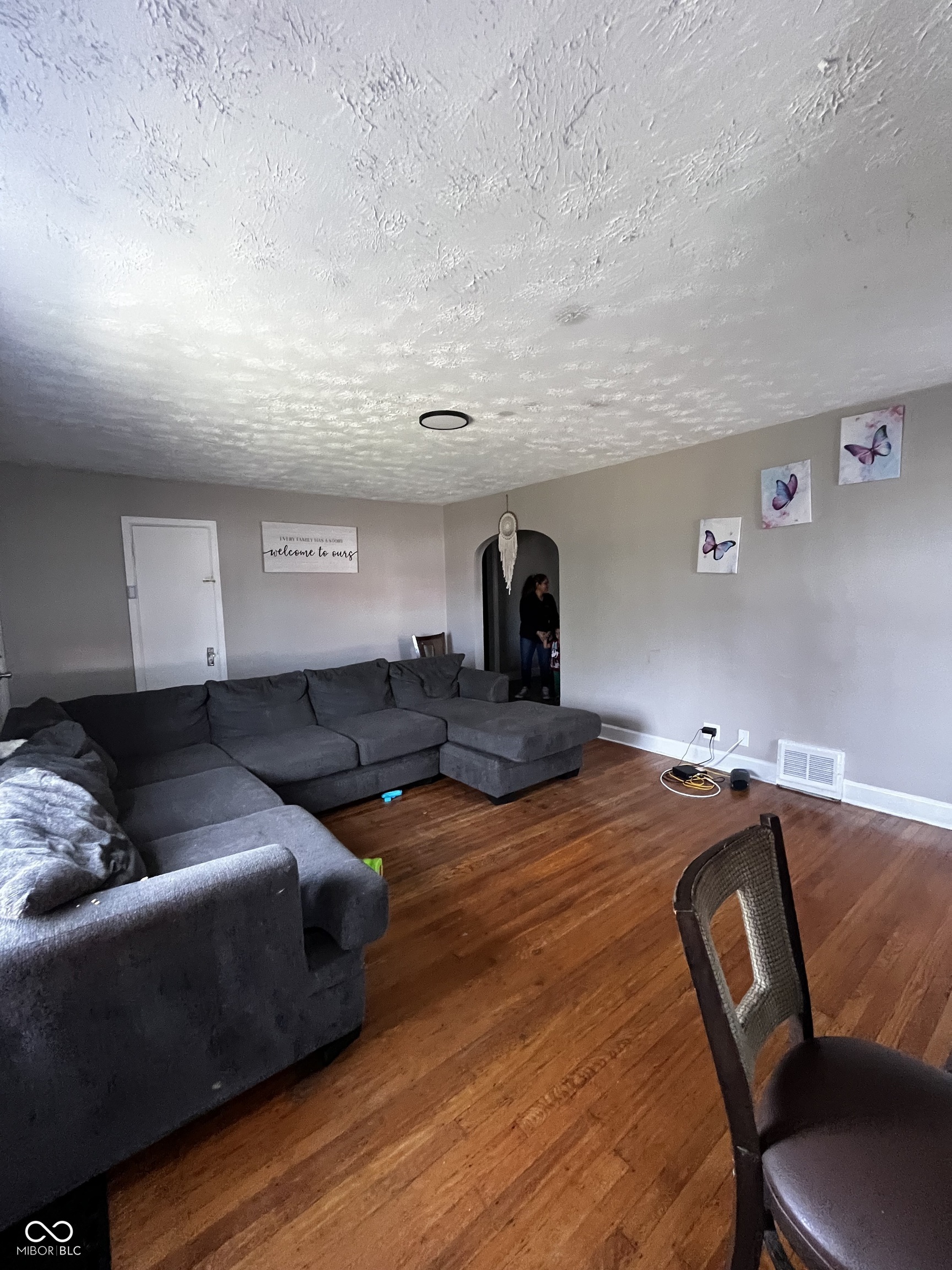 3752 N Oxford Street