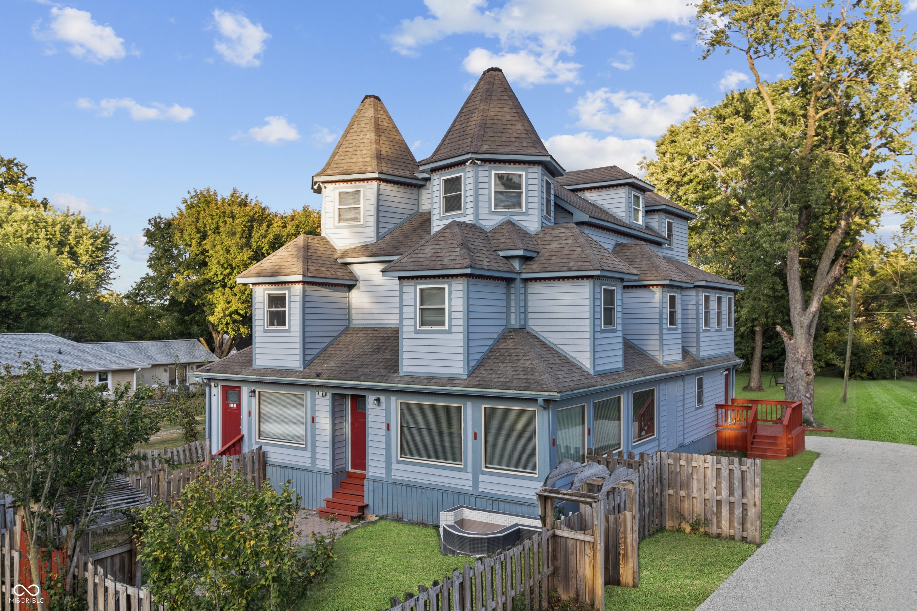 3121 N Lesley Avenue