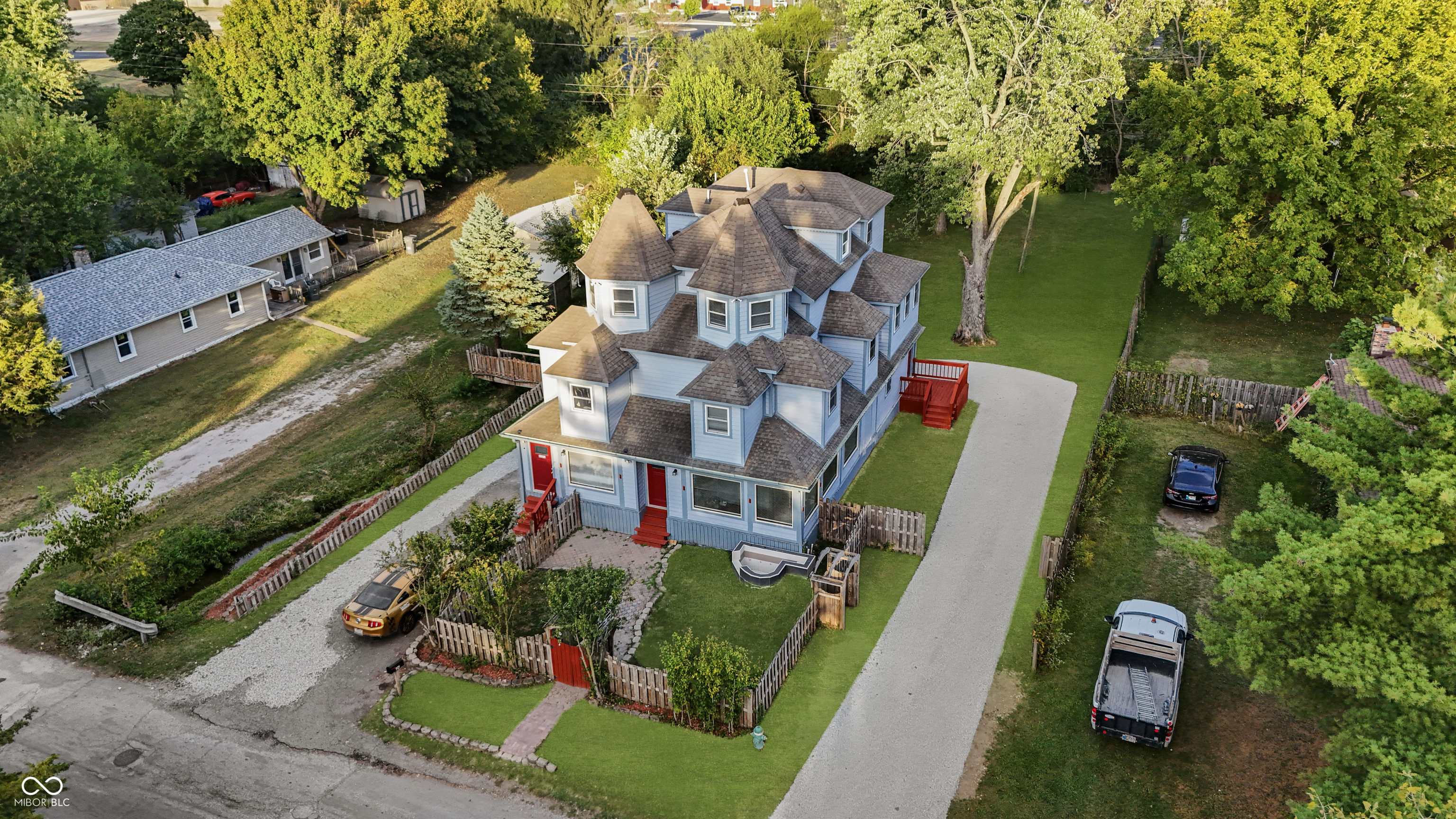 3121 N Lesley Avenue