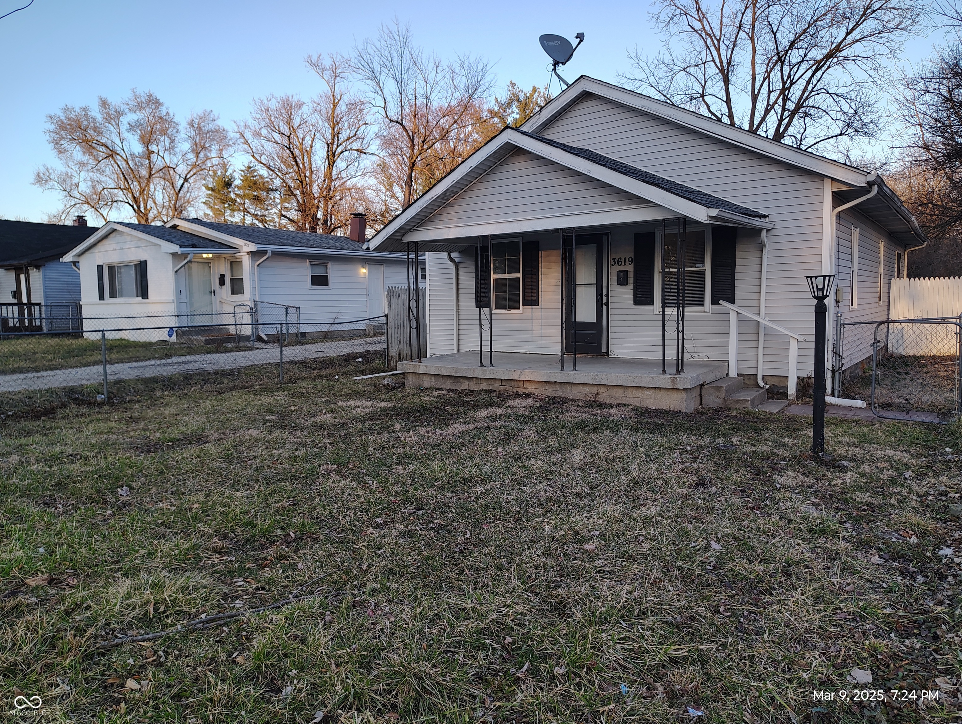 3619 N Hawthorne Lane
