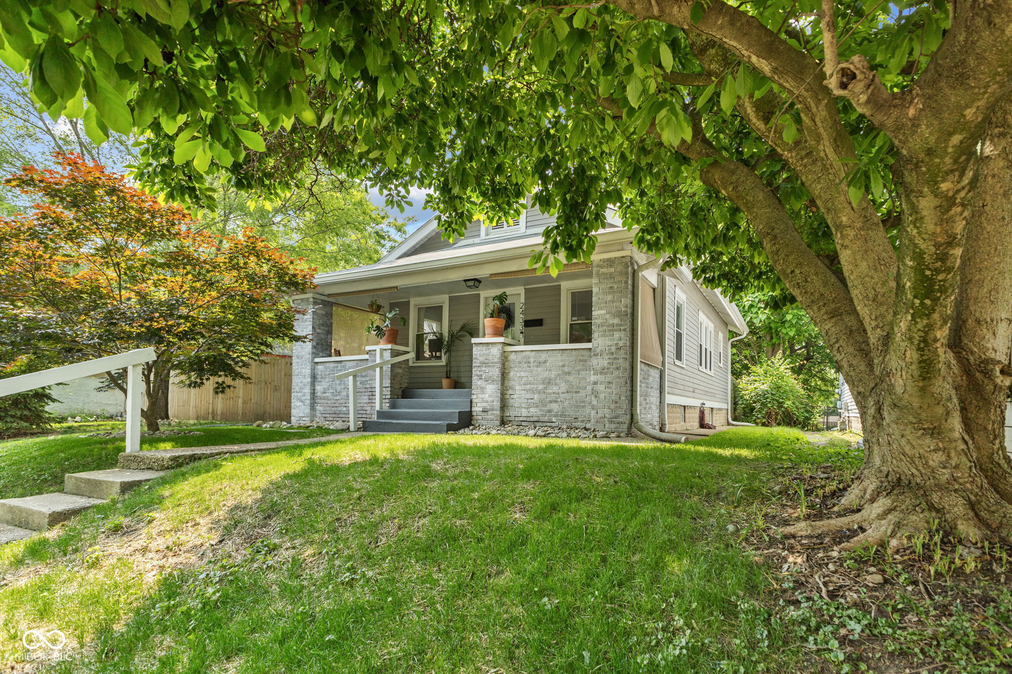 2433 E 16th Street