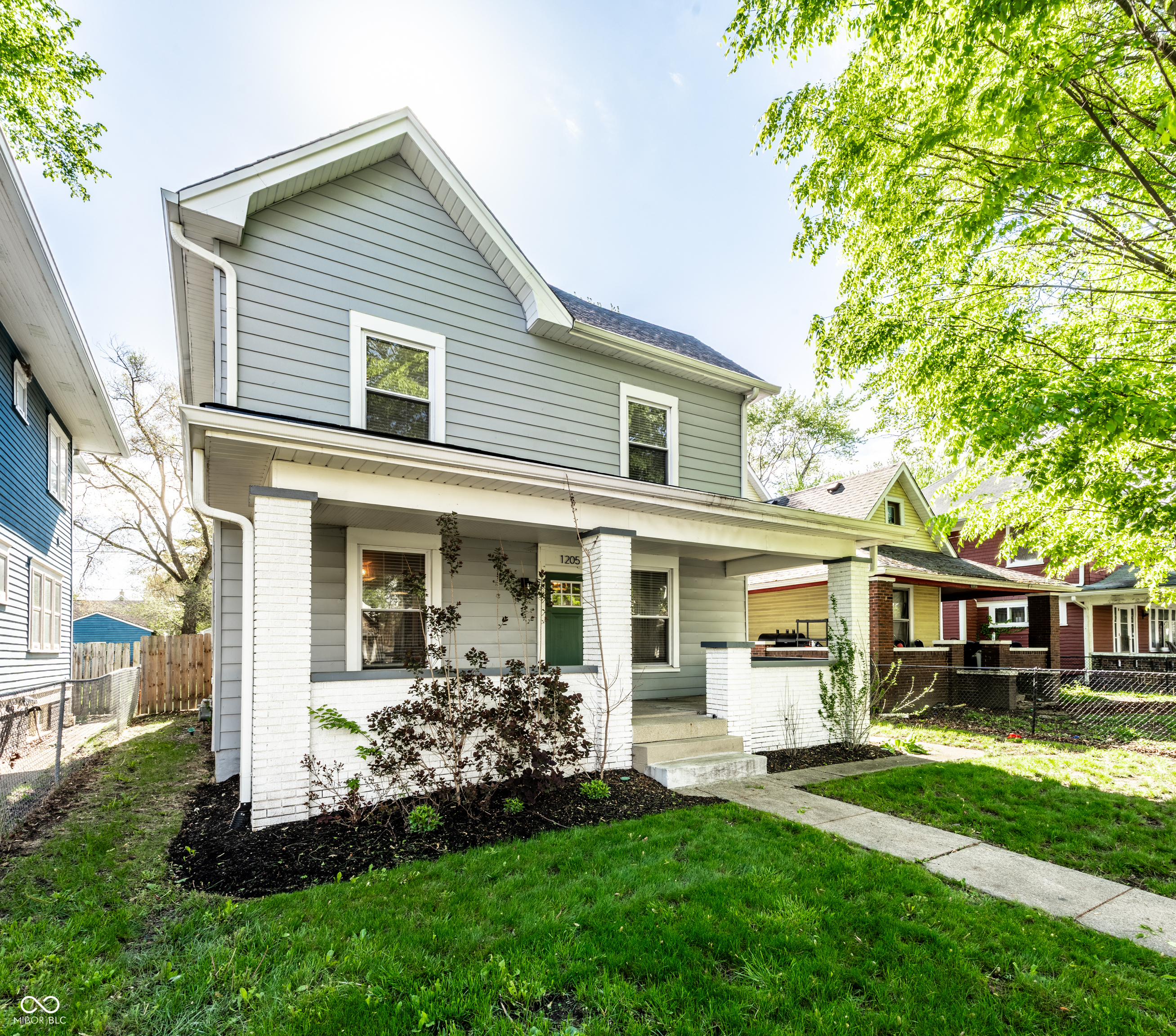 1205 N Oxford Street