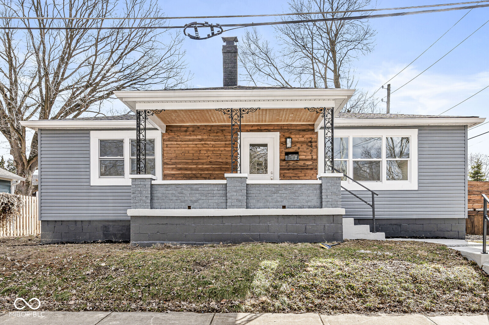 2421 E 11th Street