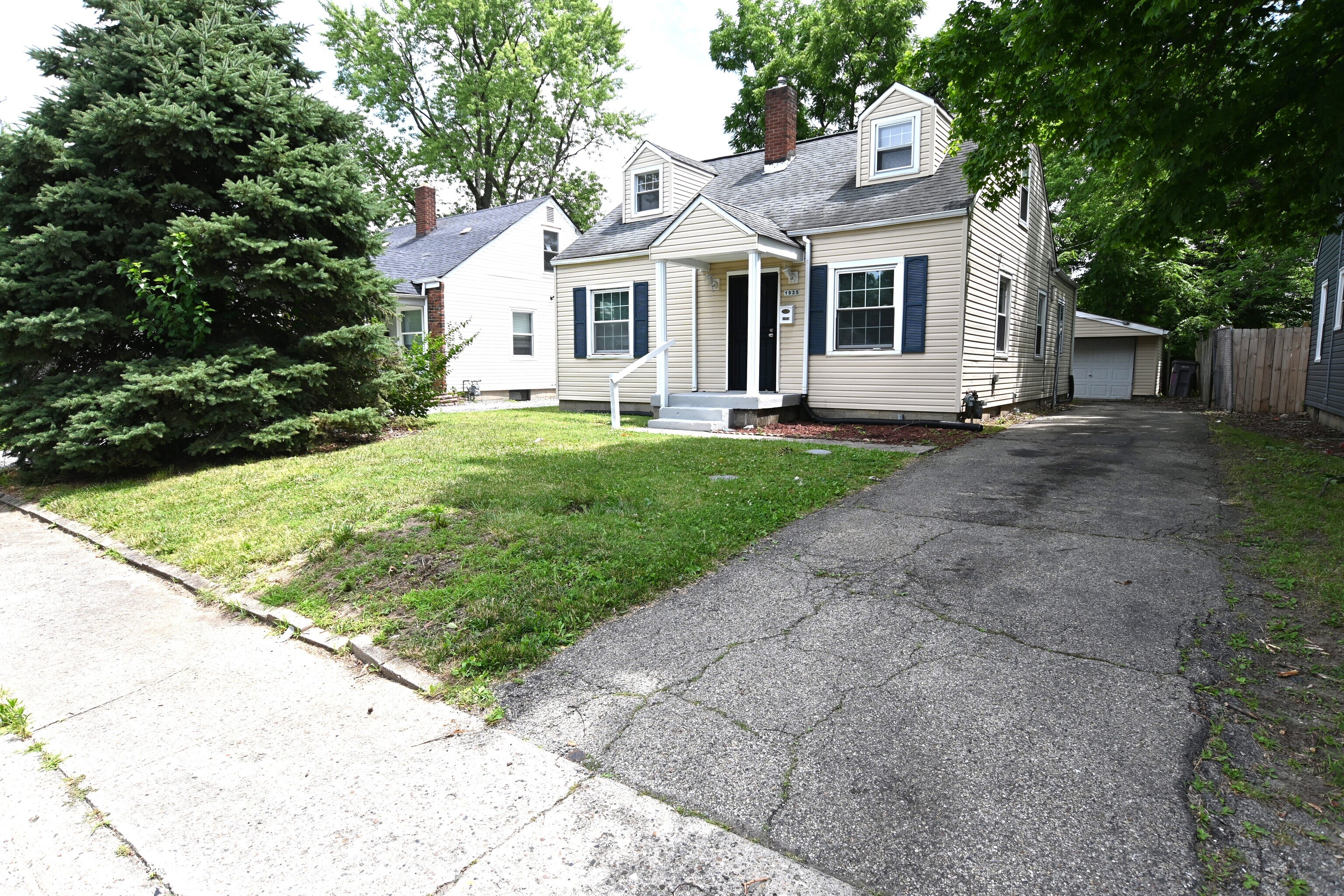 1935 Glenridge Drive