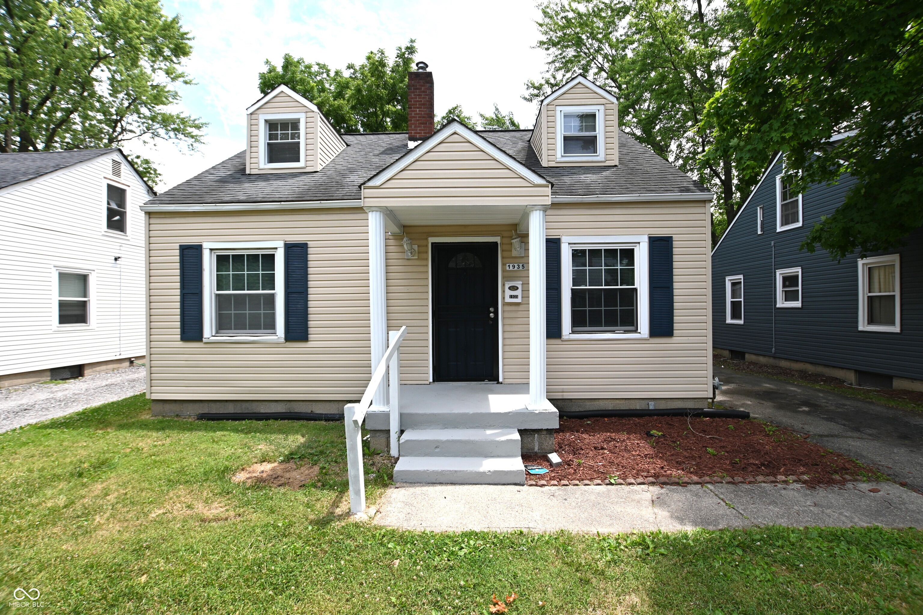 1935 Glenridge Drive