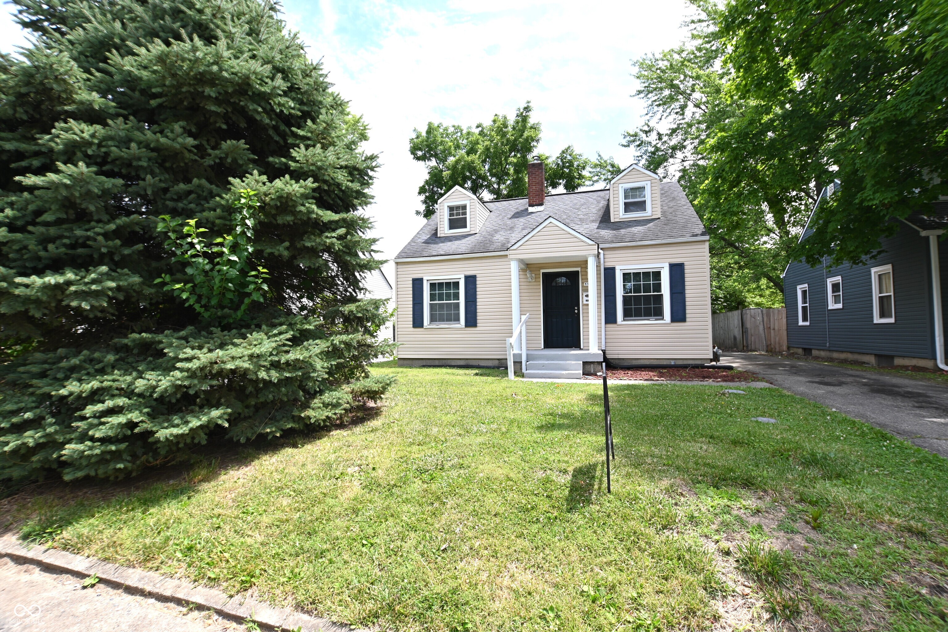 1935 Glenridge Drive