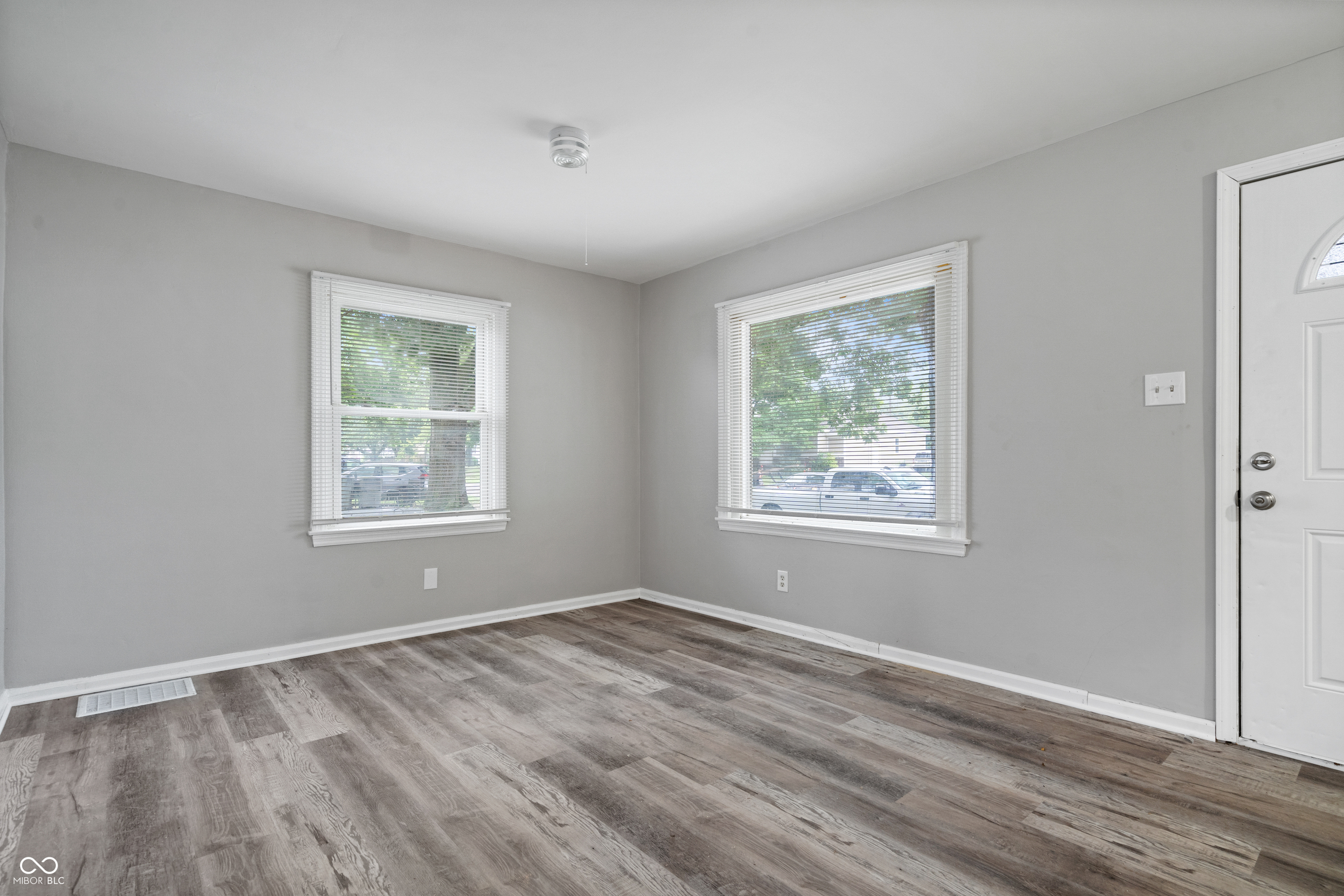 5402 E 20th Place