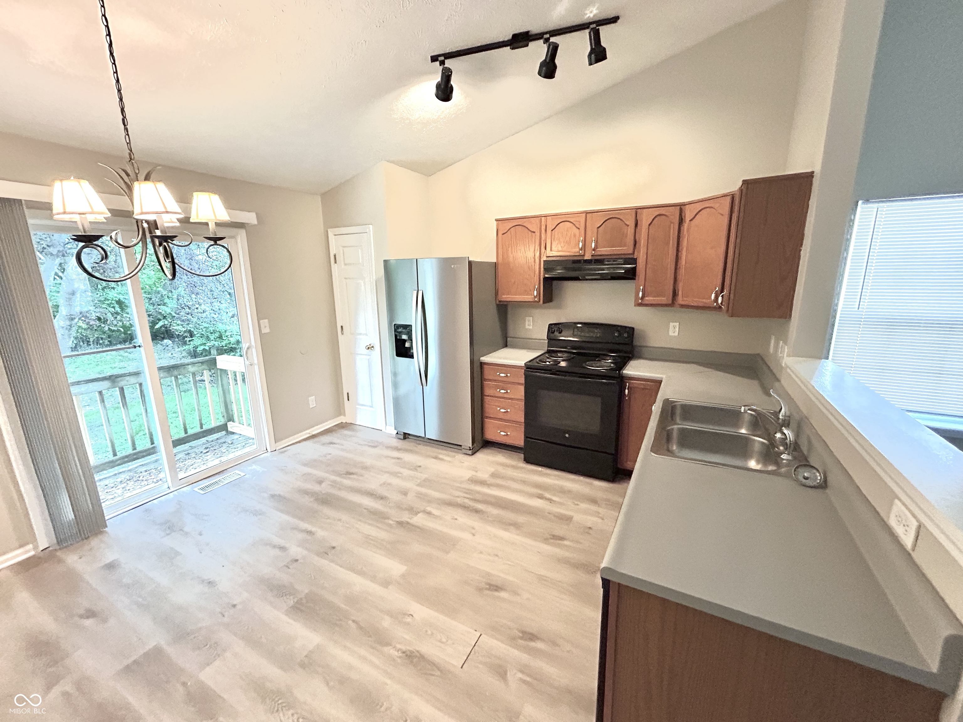 10922 Snowdrop Way