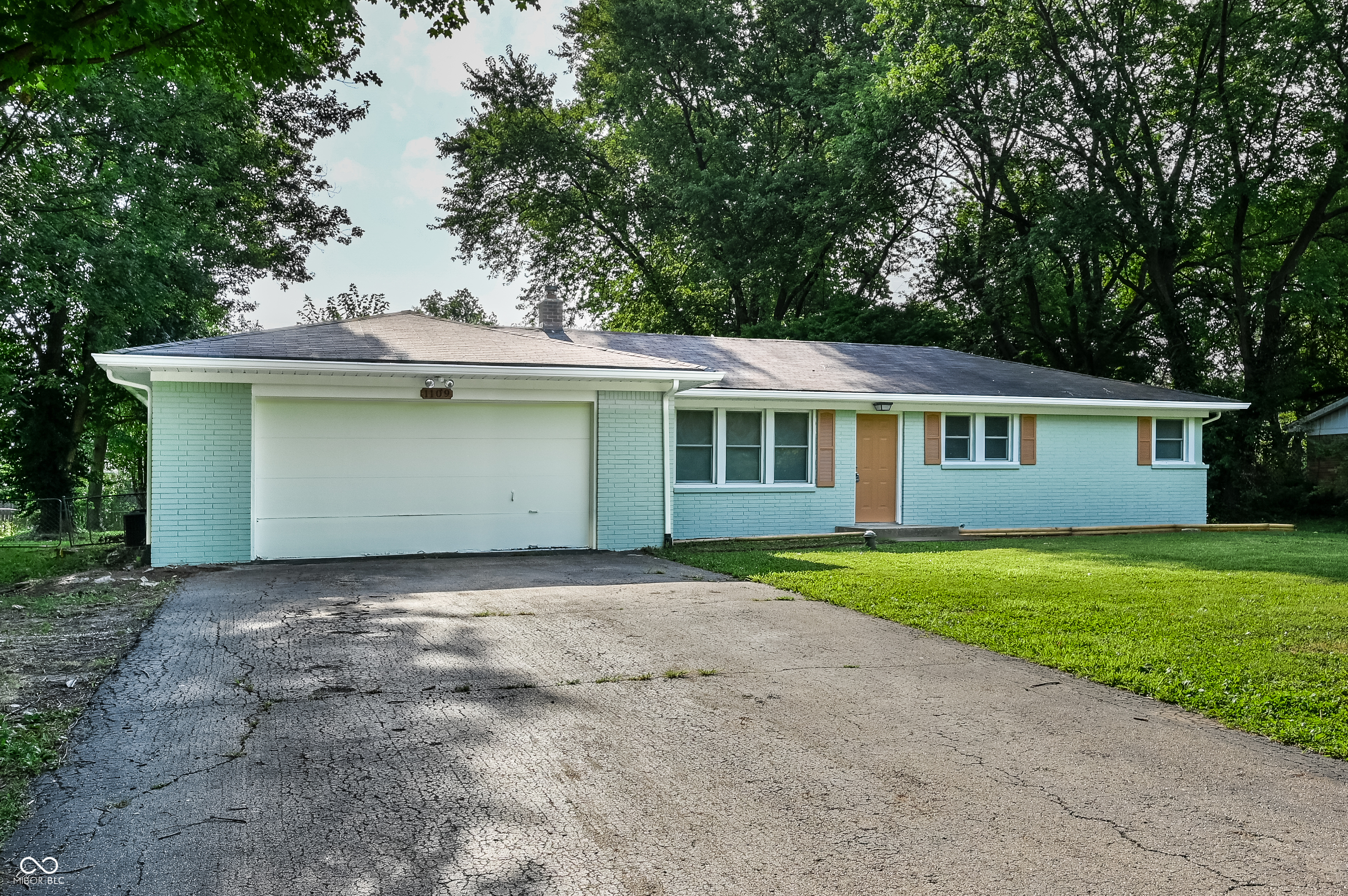 1109 Schleicher Avenue