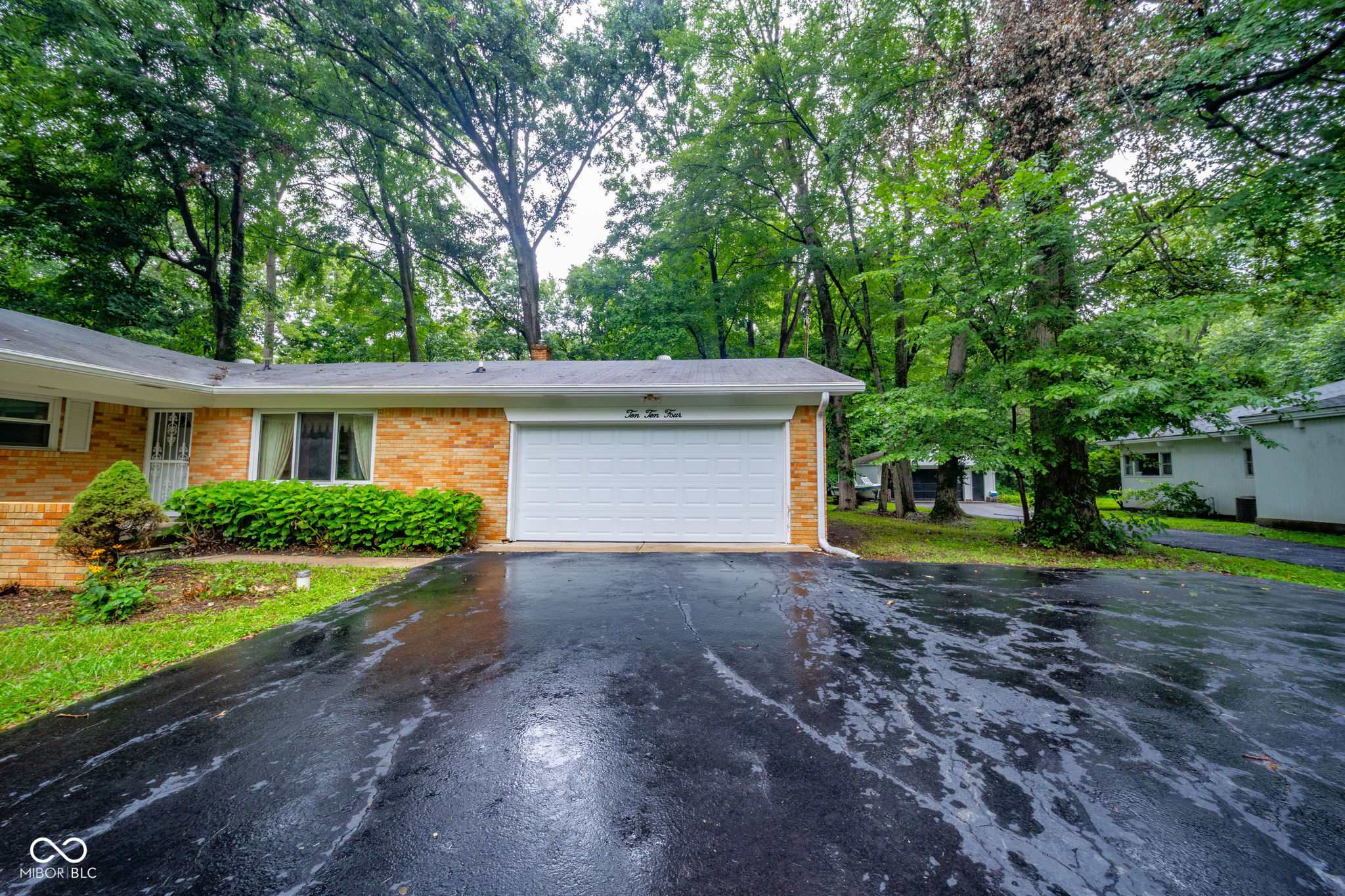 10104 Sycamore Lane