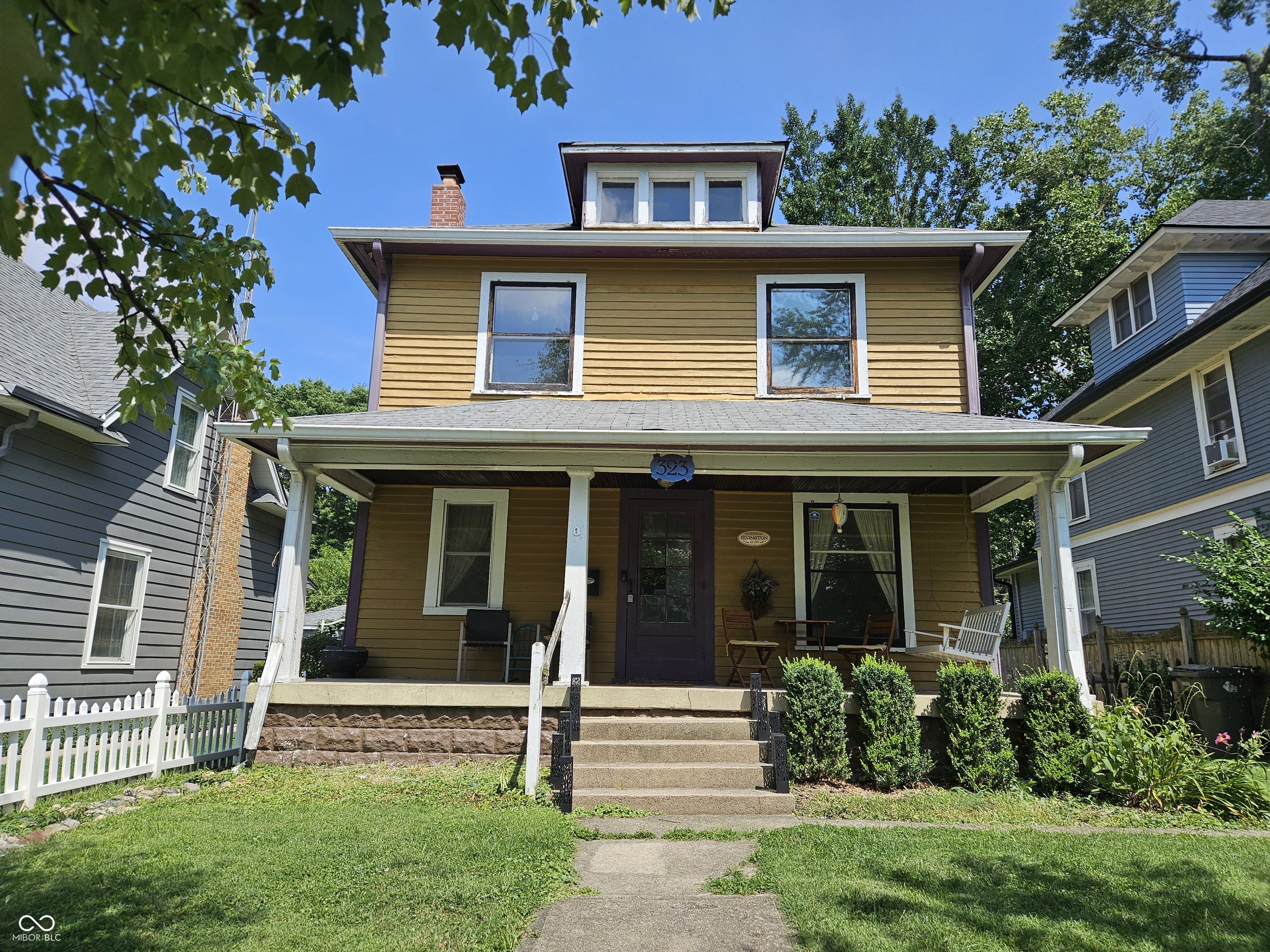 323 N Lesley Avenue