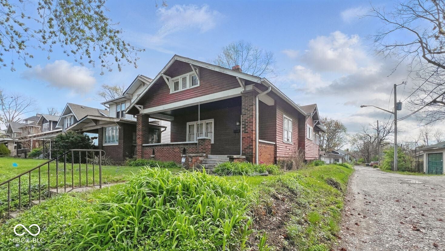 21 N Bosart Avenue