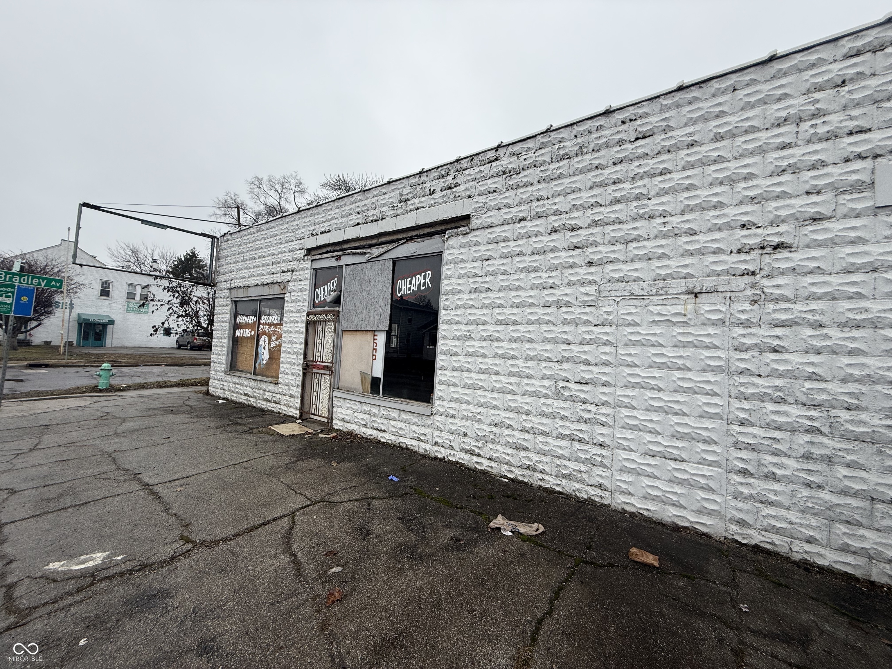 3823 E 10th Street