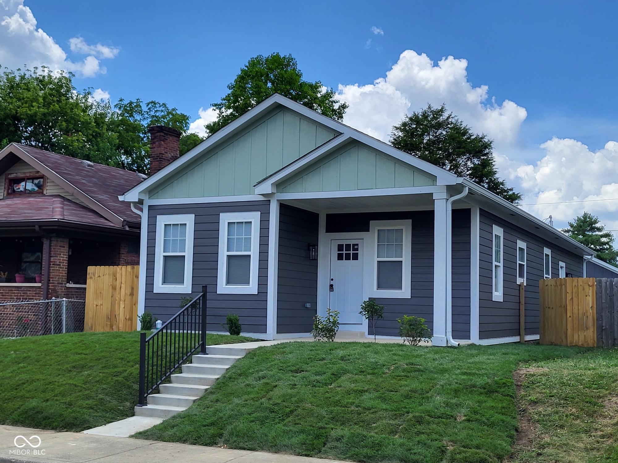 822 N Gray Street