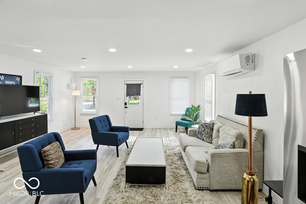 1324 E 9th