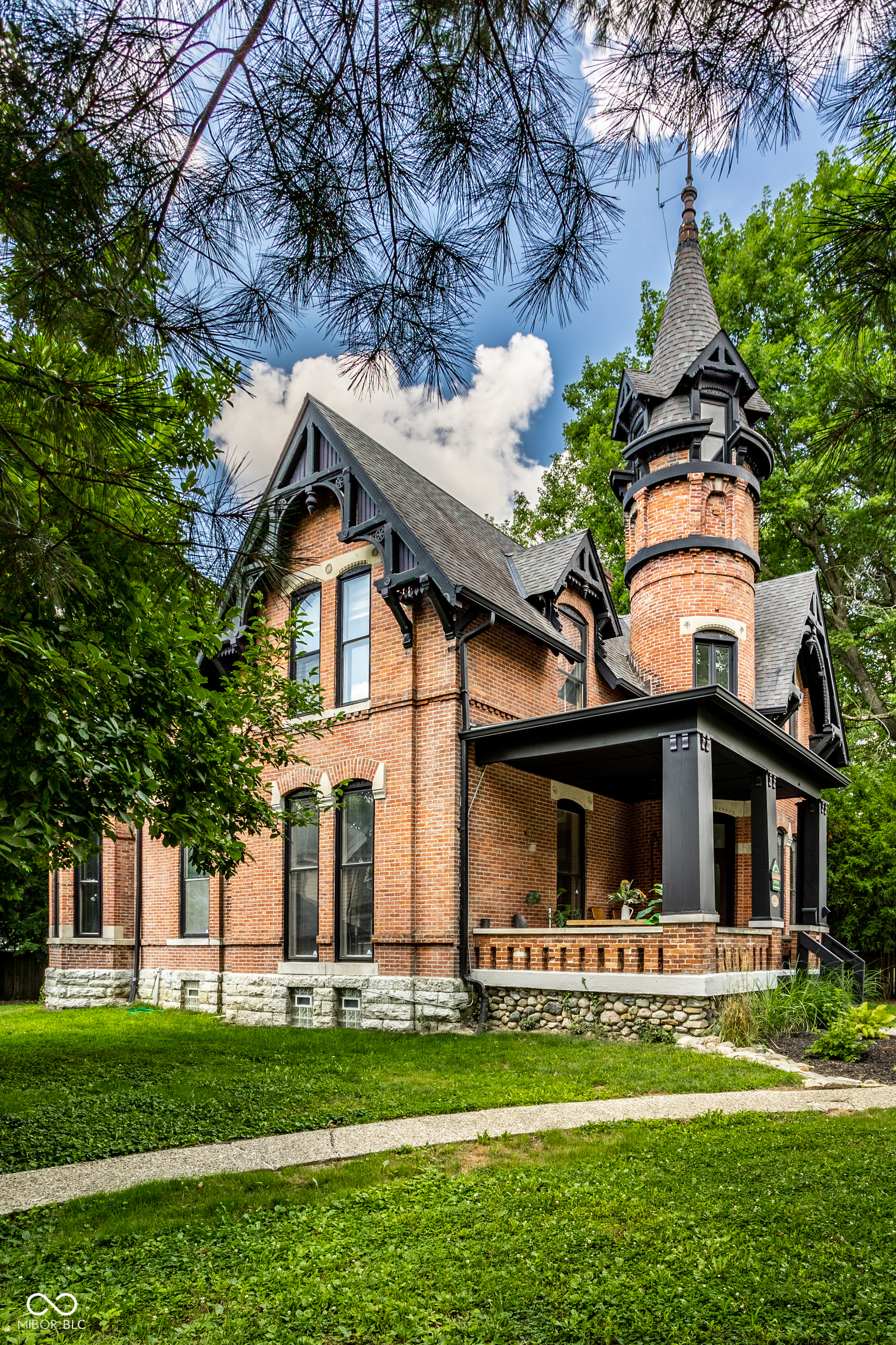 5631 University Avenue
