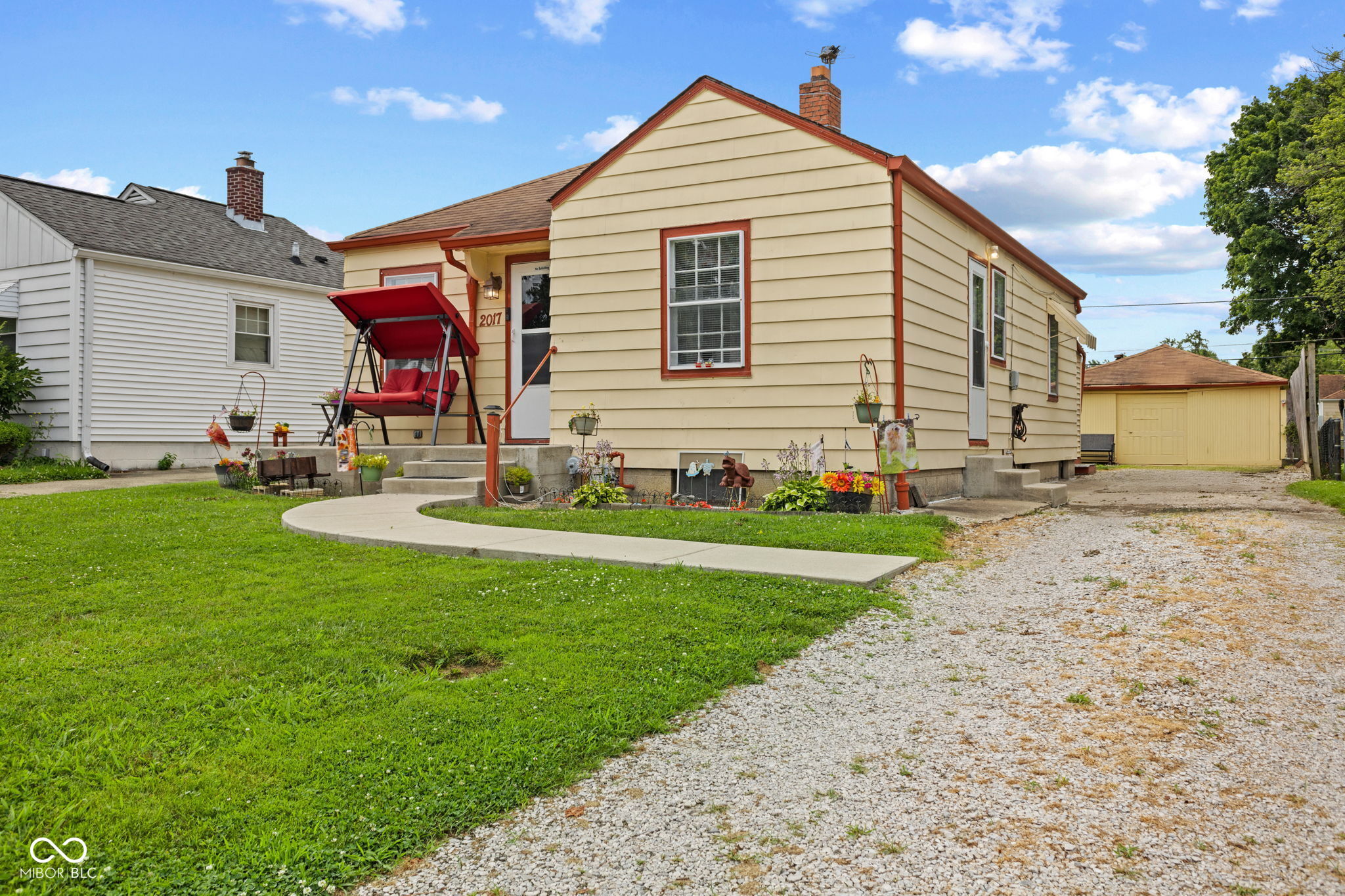 2017 E Legrande Avenue