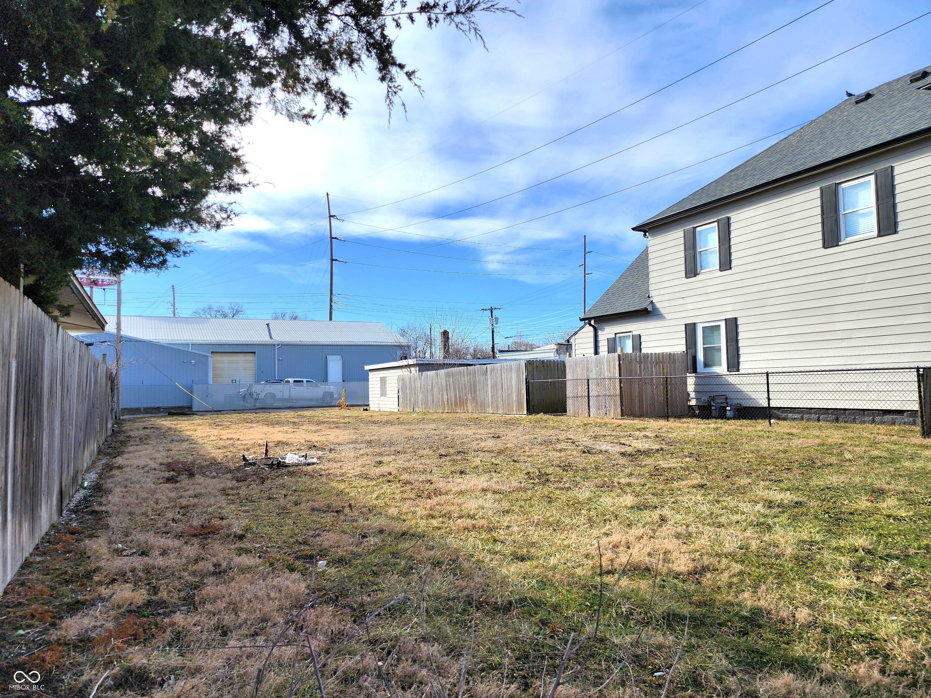 1121 E Naomi Street