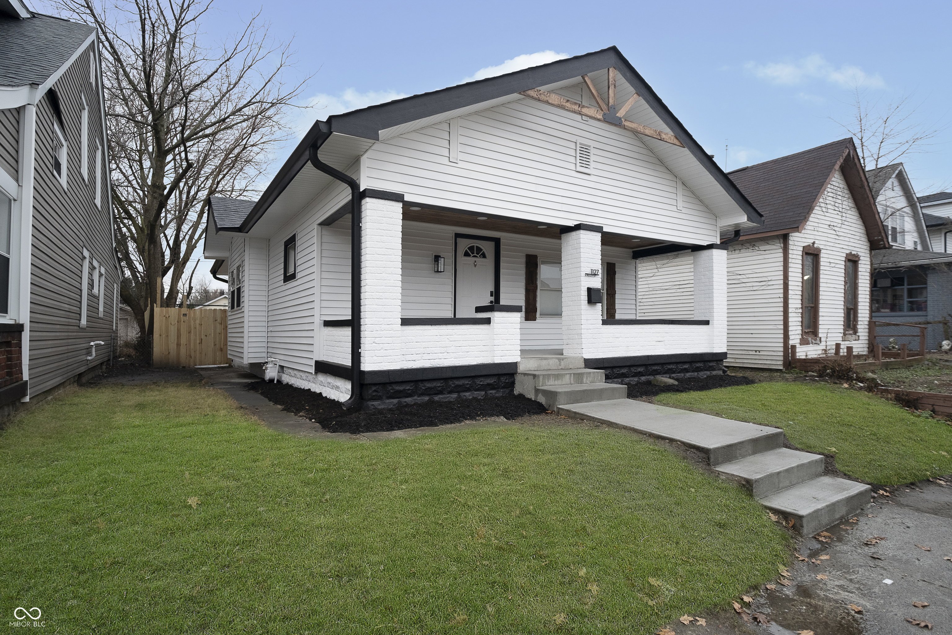 1127 E Kelly Street