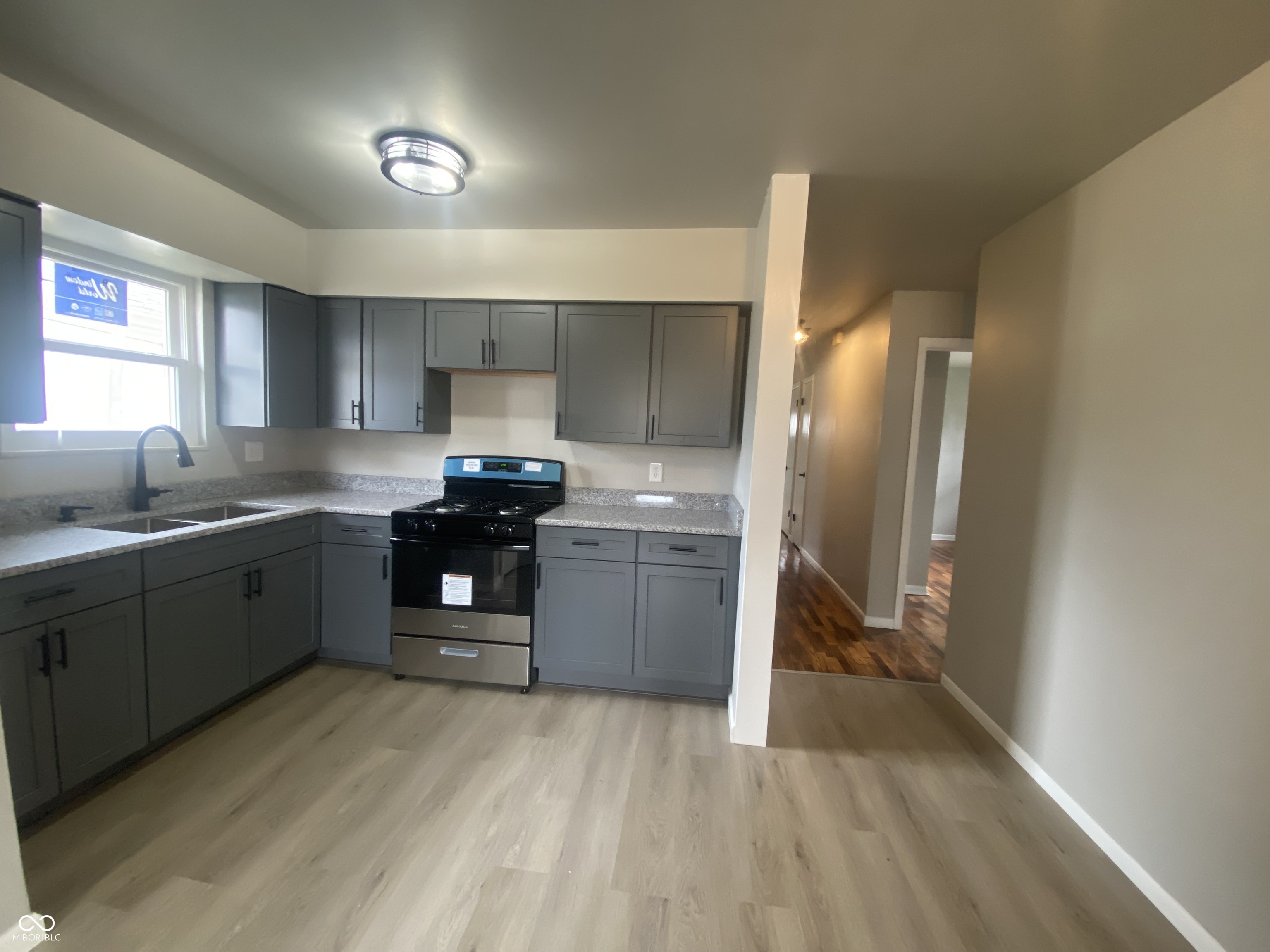 238 N 7th Avenue