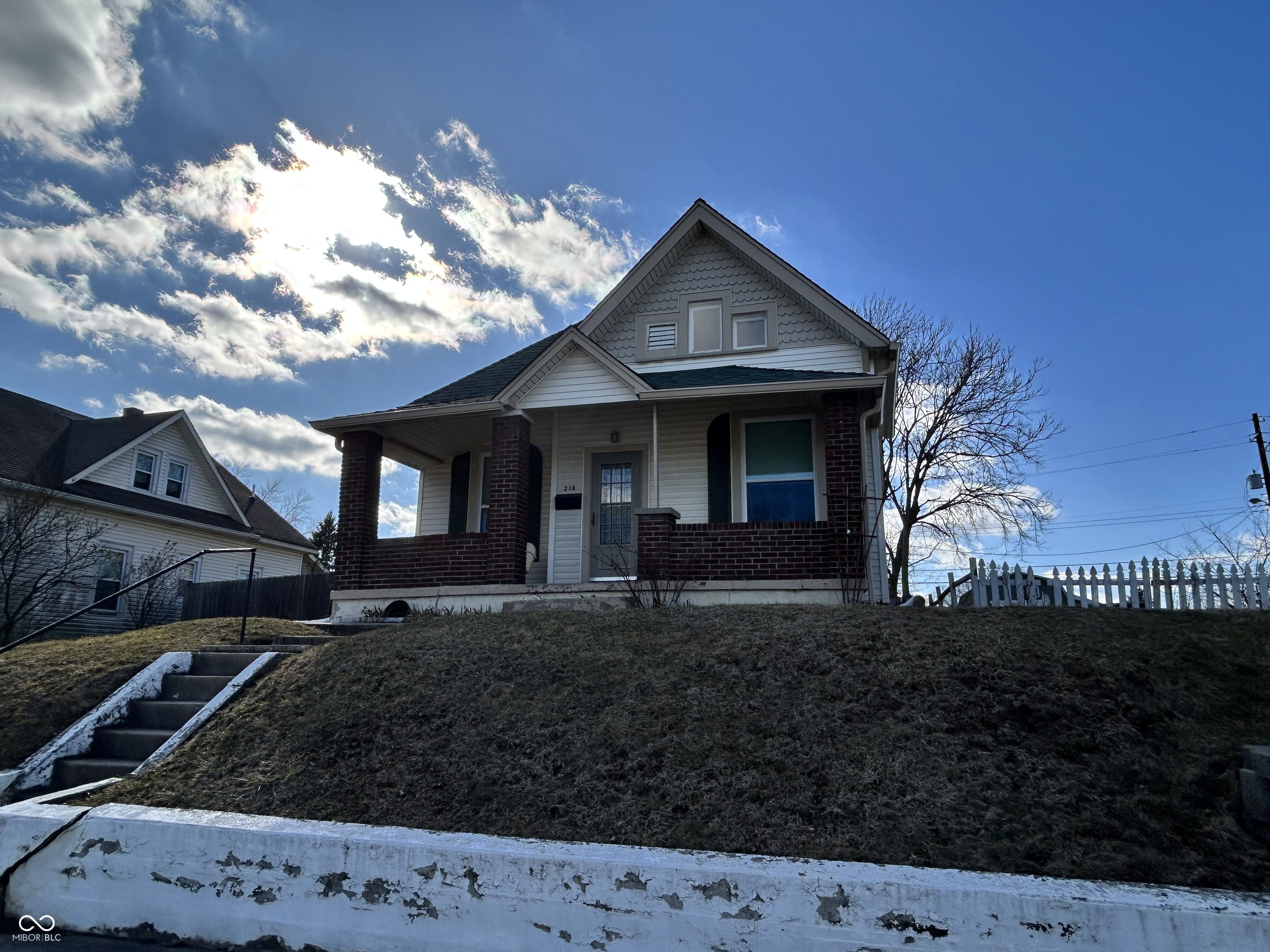 218 S 5th Avenue