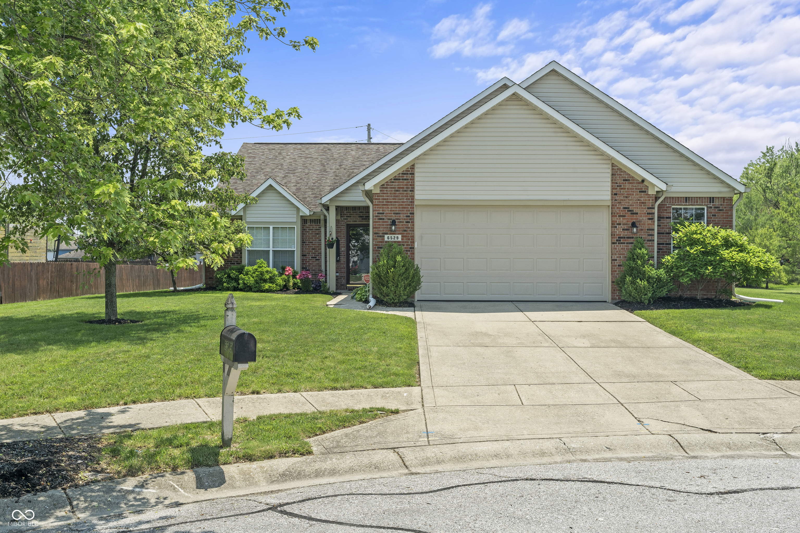 6529 Lakesedge Drive