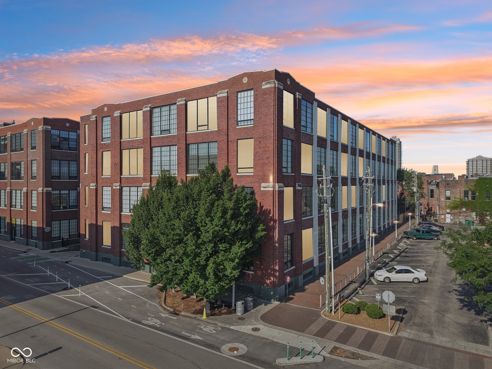 624 E Walnut Street