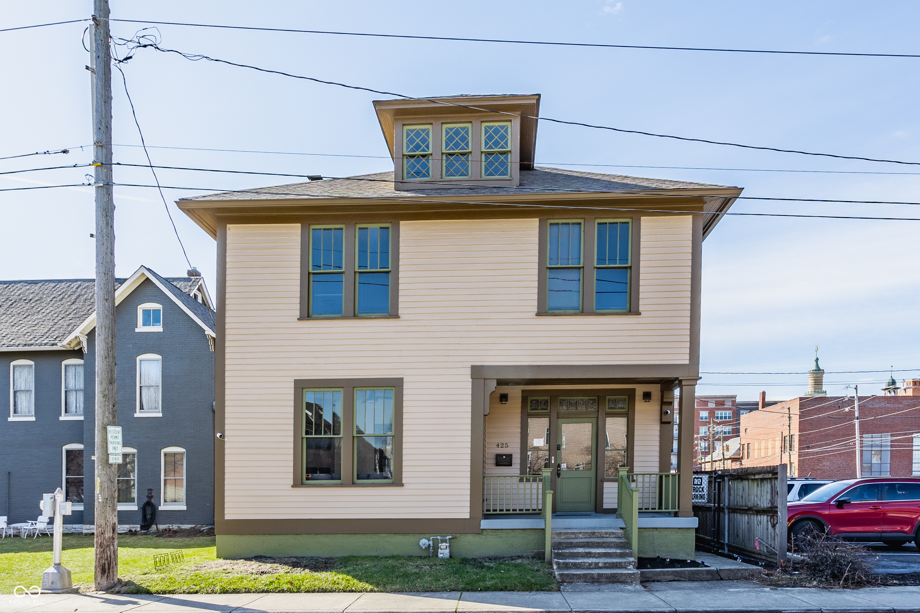 425 E Walnut Street