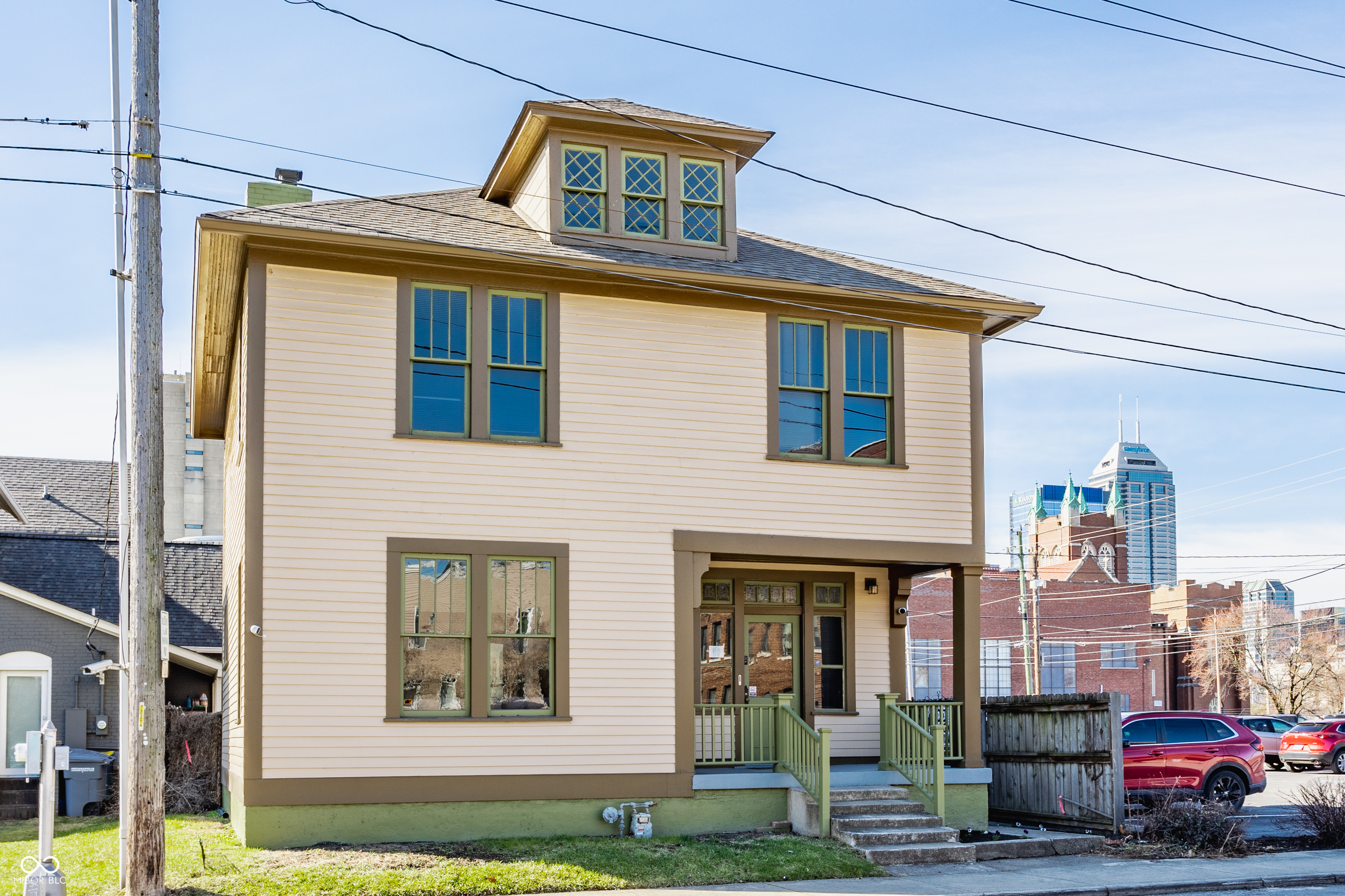 425 E Walnut Street