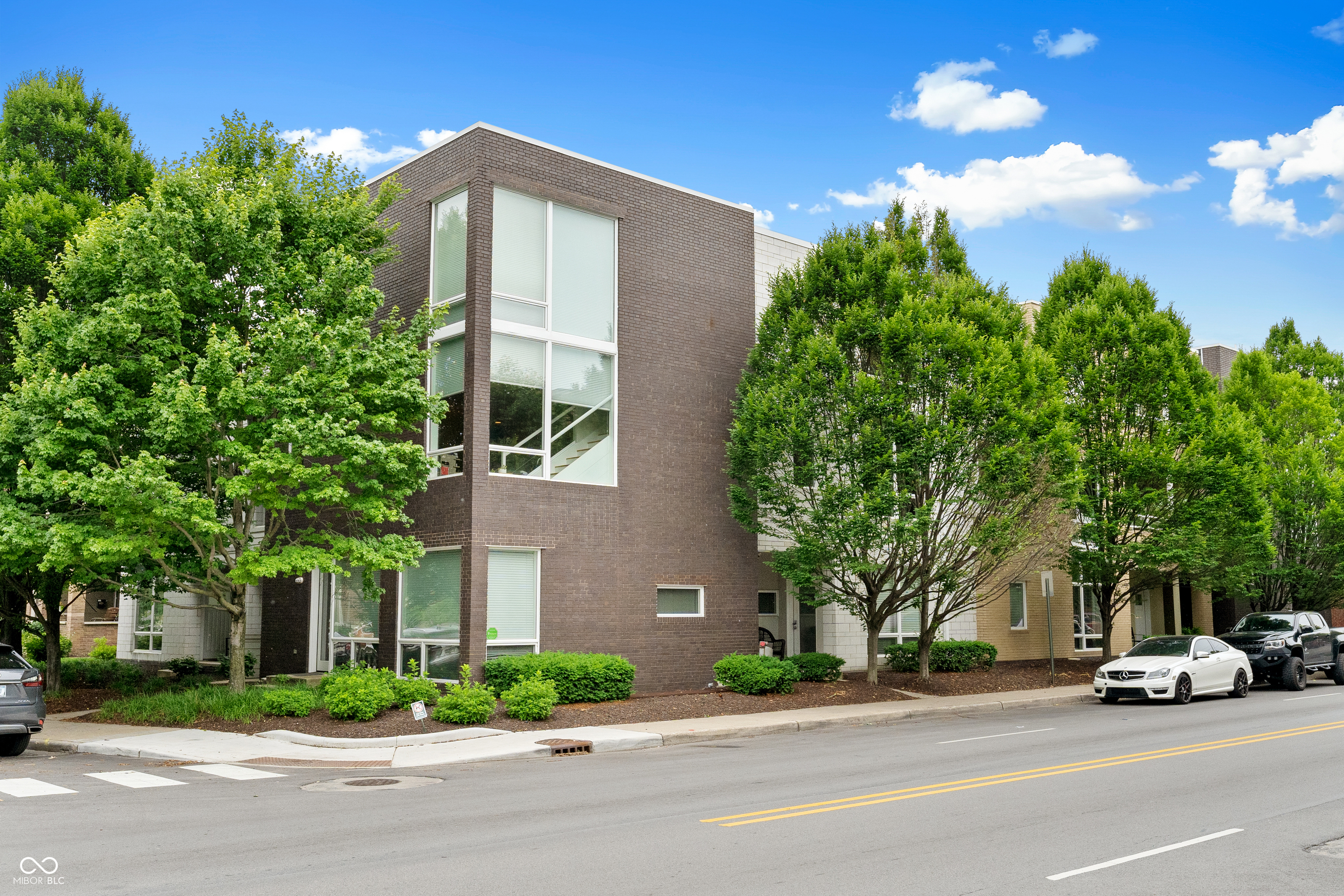 932 N Broadway Street