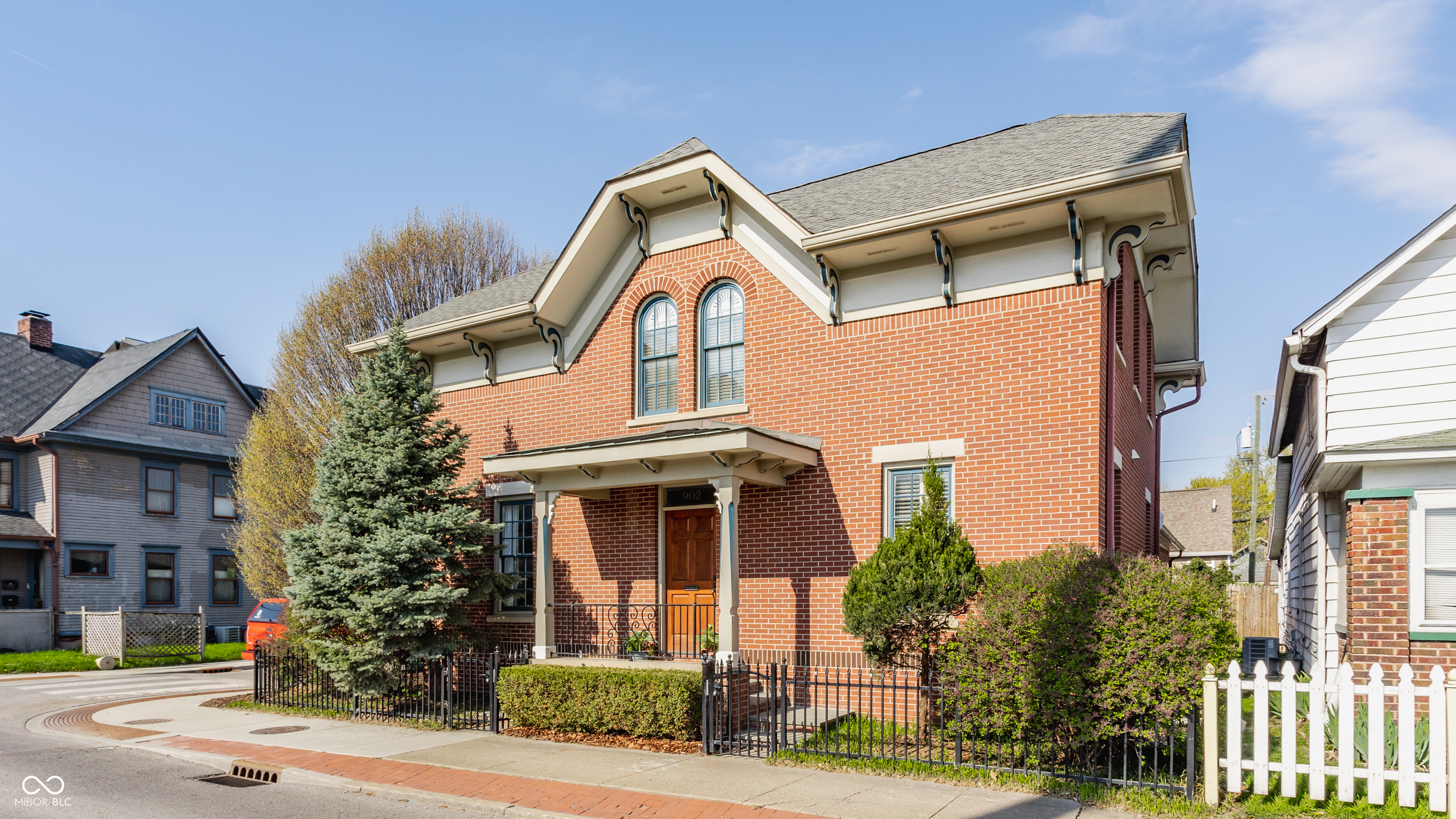 902 N College Avenue