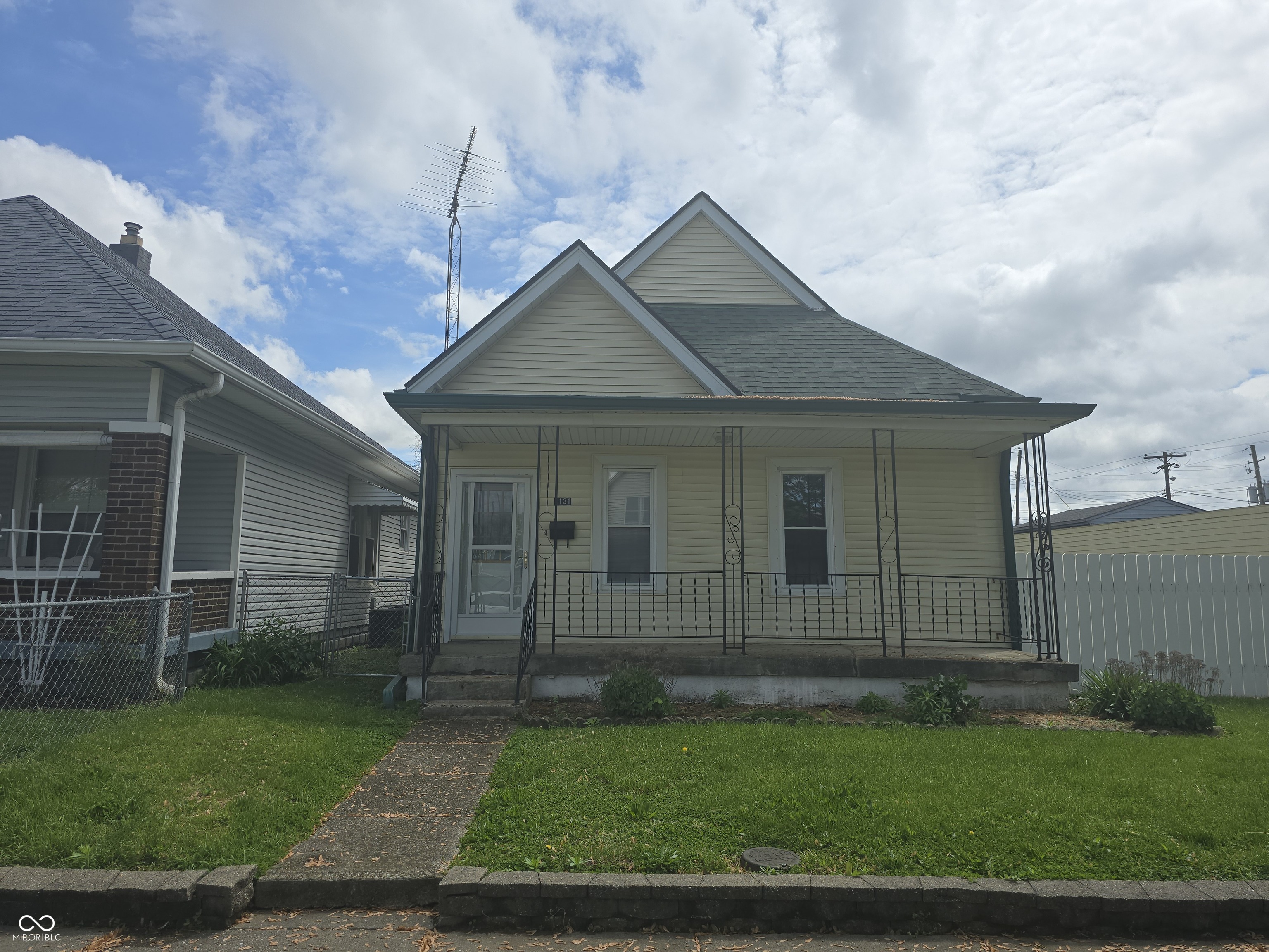 1131 S Pershing Avenue