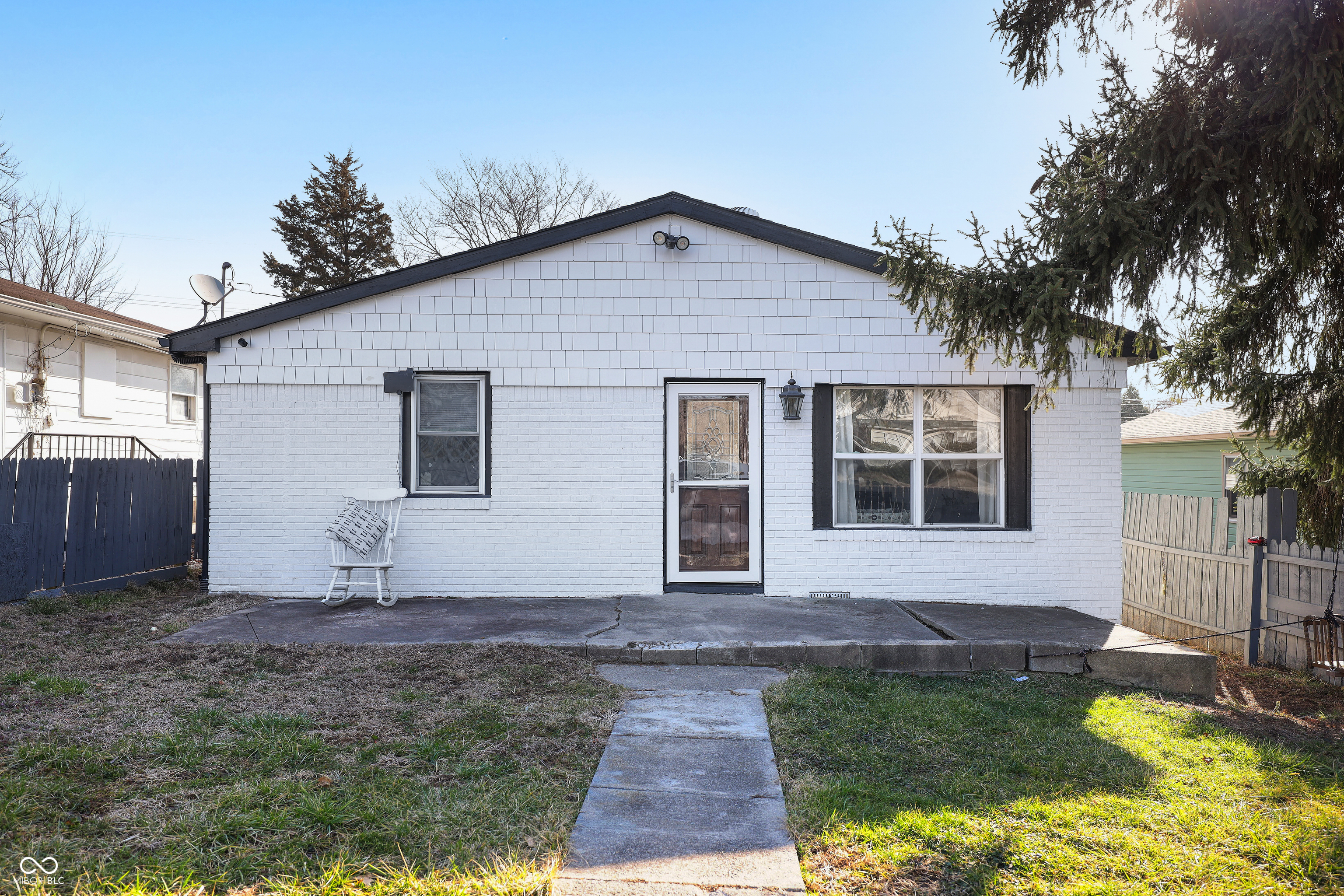 821 S Worth Avenue